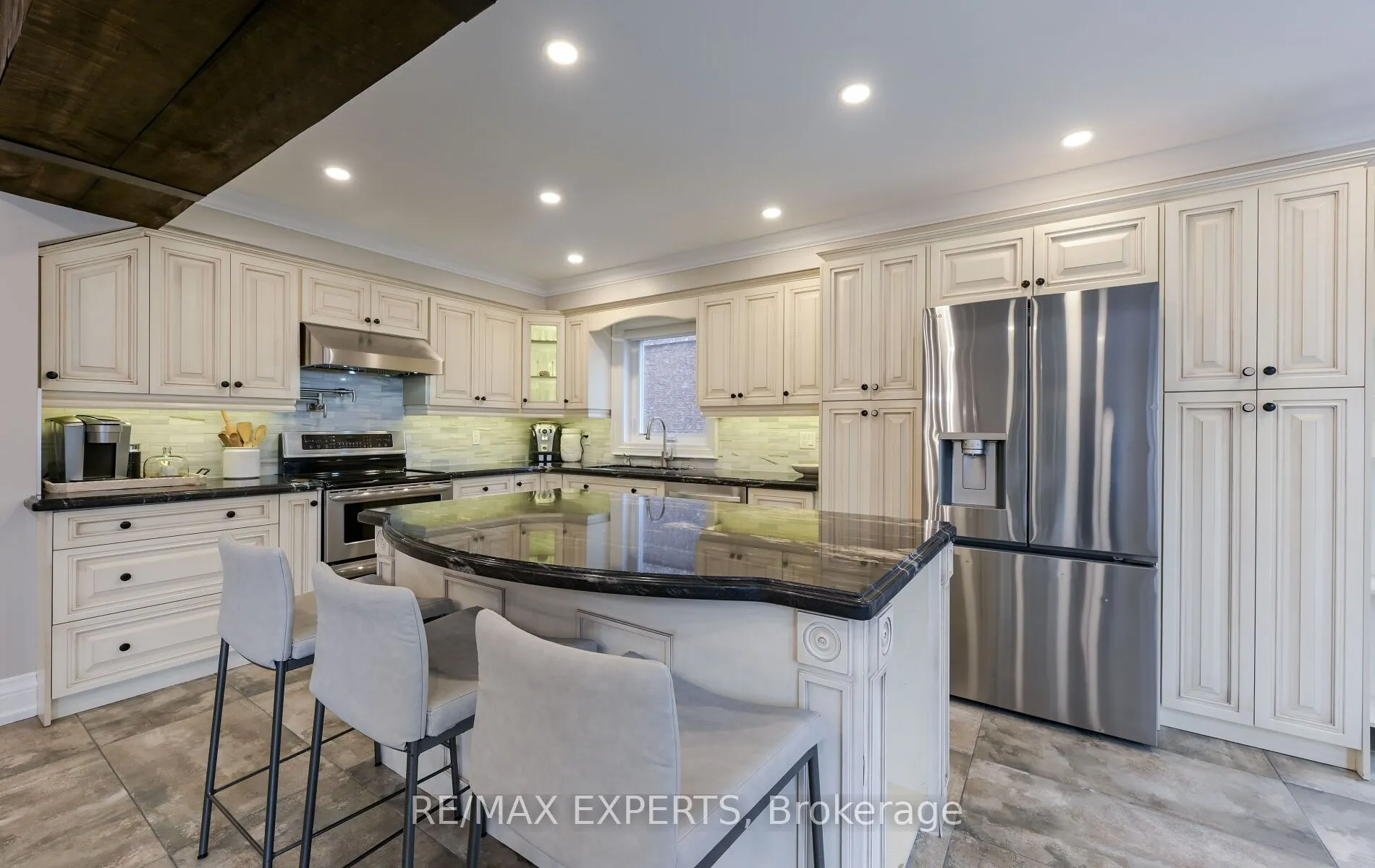 33 Emily Carr Crescent, #Main
