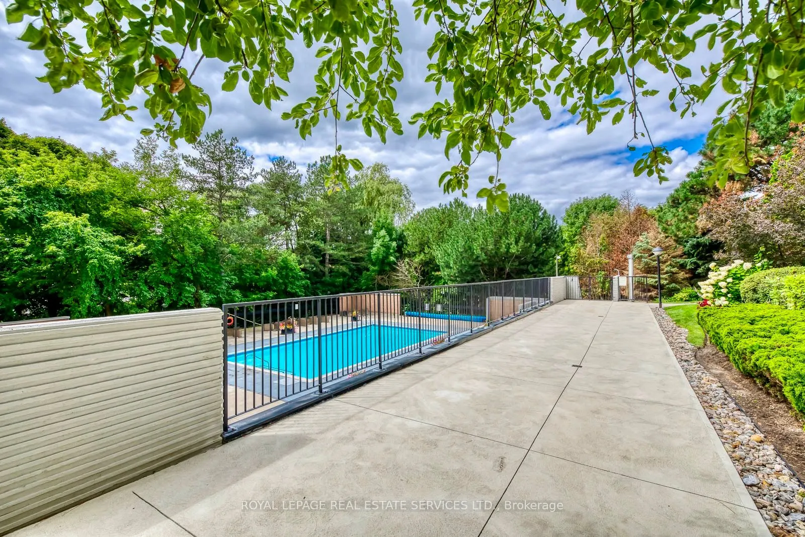 240 Scarlett Road, #405