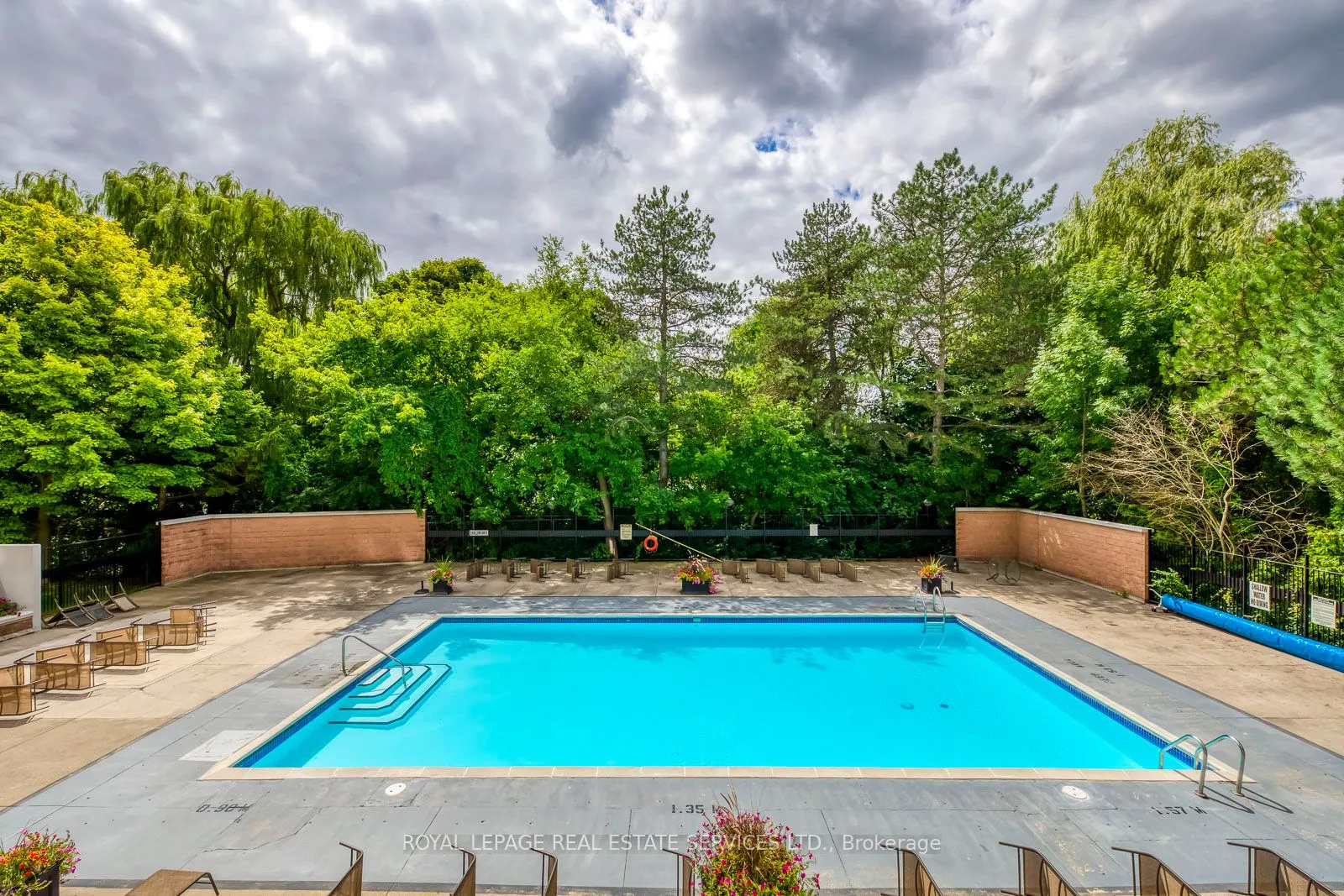 240 Scarlett Road, #405