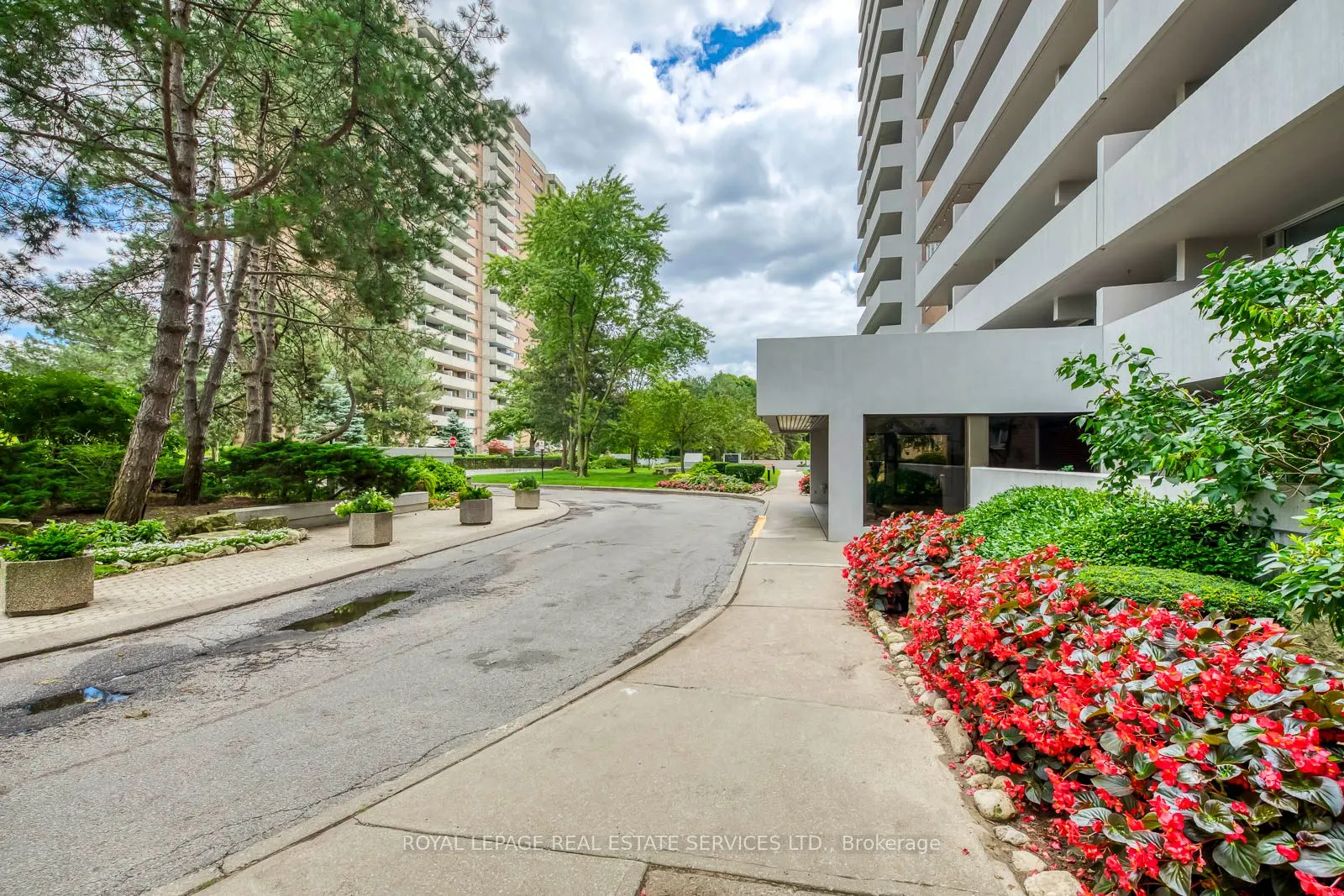 240 Scarlett Road, #405