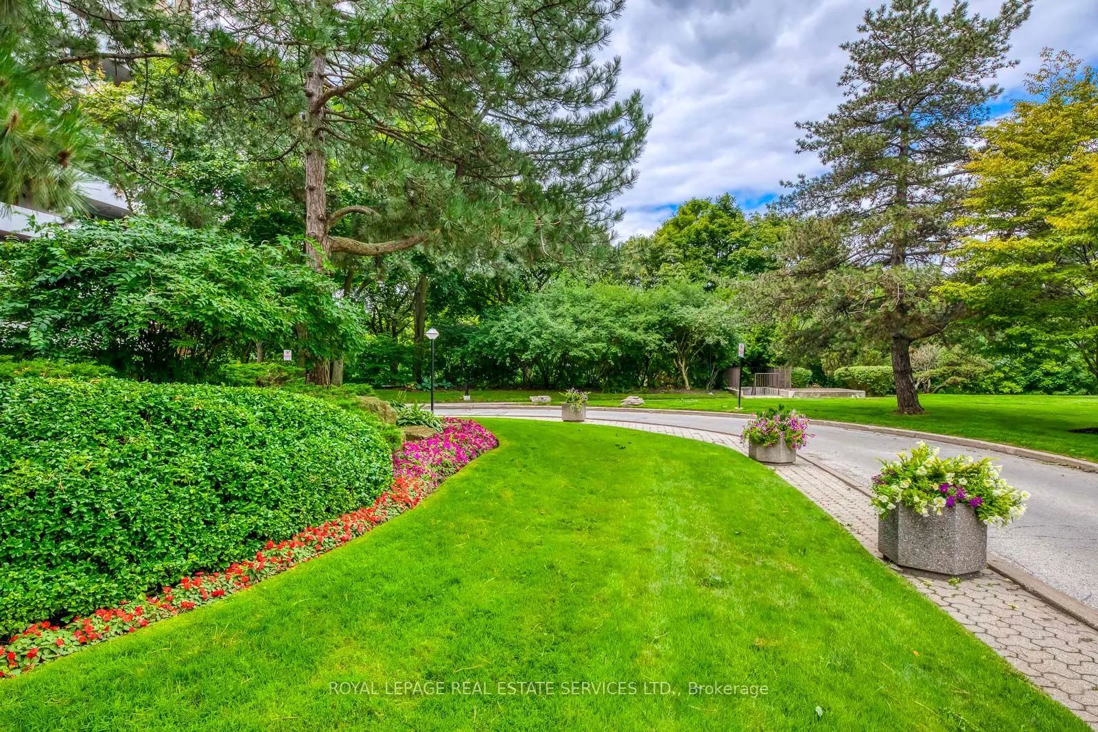240 Scarlett Road, #405