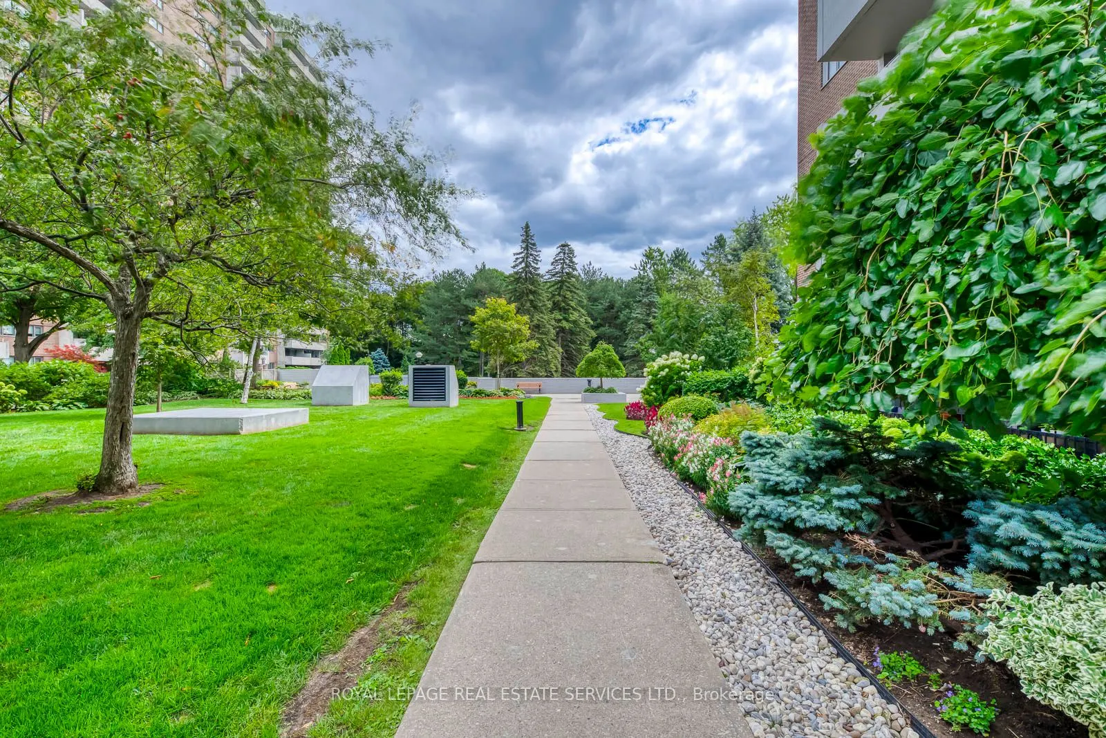 240 Scarlett Road, #405