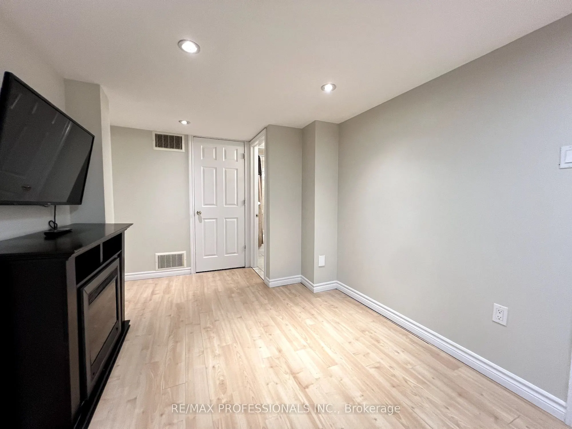 3866 Freeman Terrace, #Basement