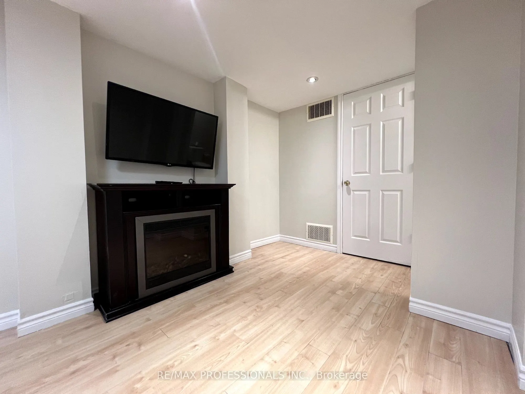 3866 Freeman Terrace, #Basement