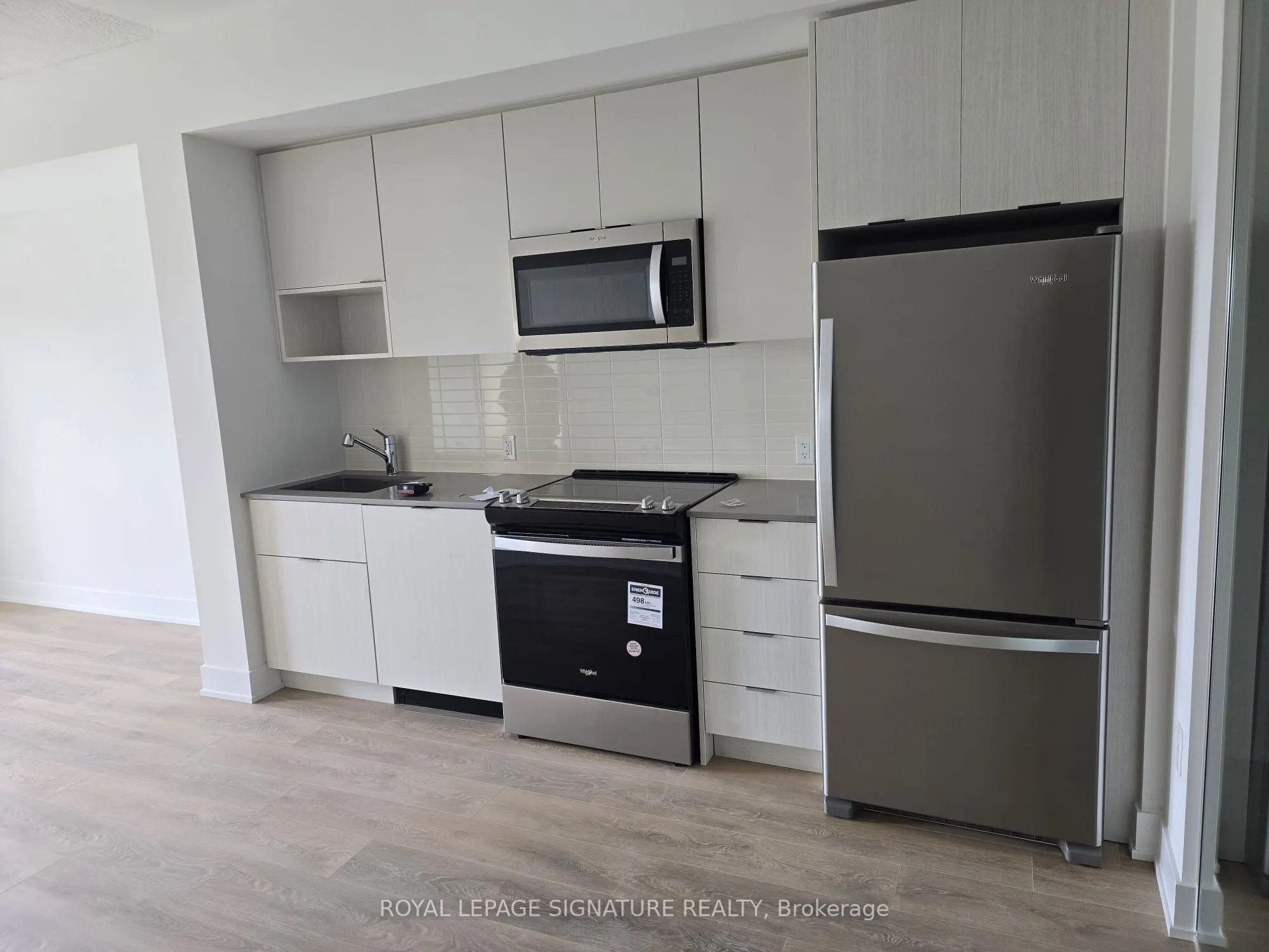 204 Burnhamthorpe Road E, #810