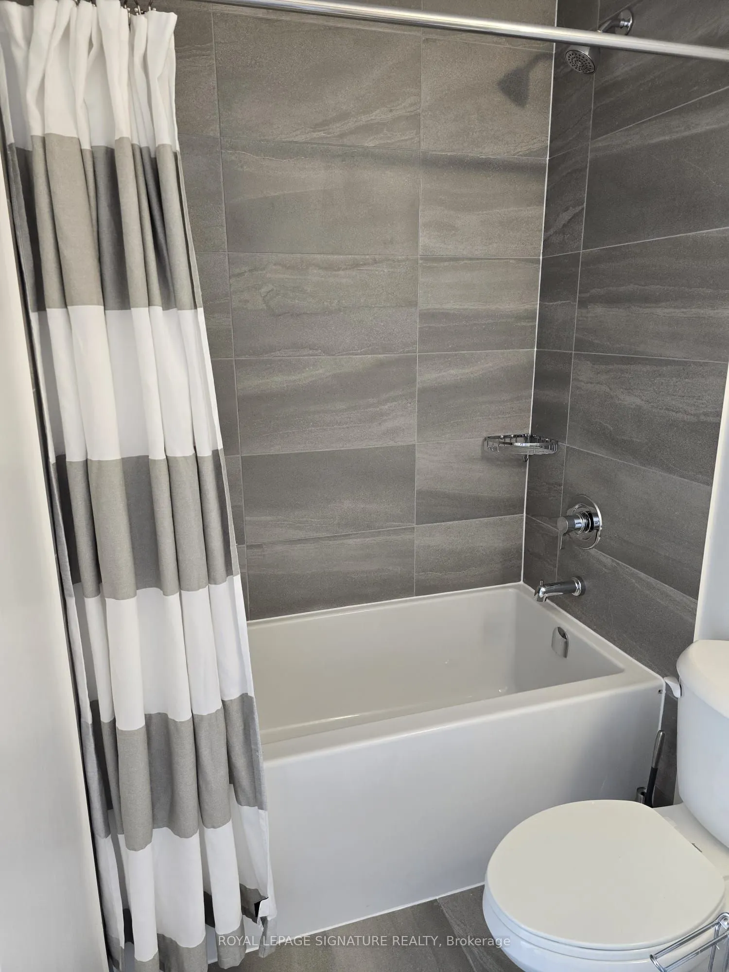 204 Burnhamthorpe Road E, #810