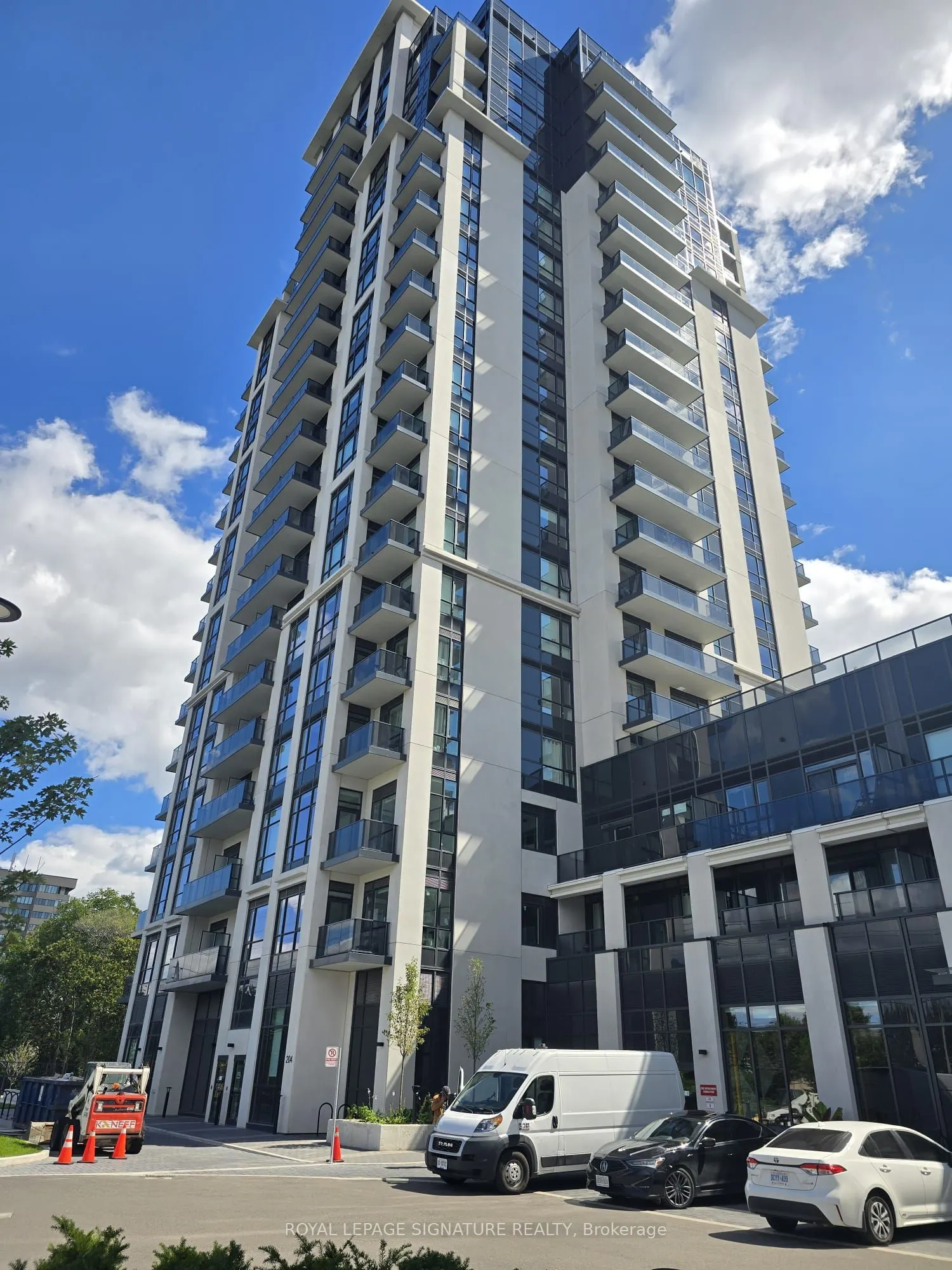 204 Burnhamthorpe Road E, #810