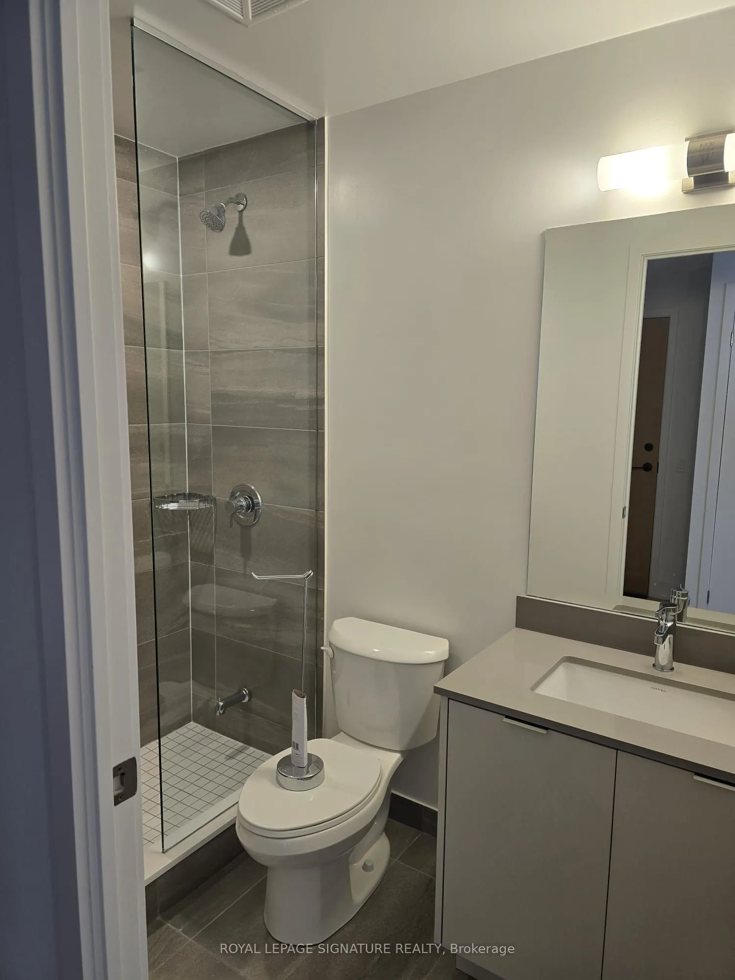 204 Burnhamthorpe Road E, #810