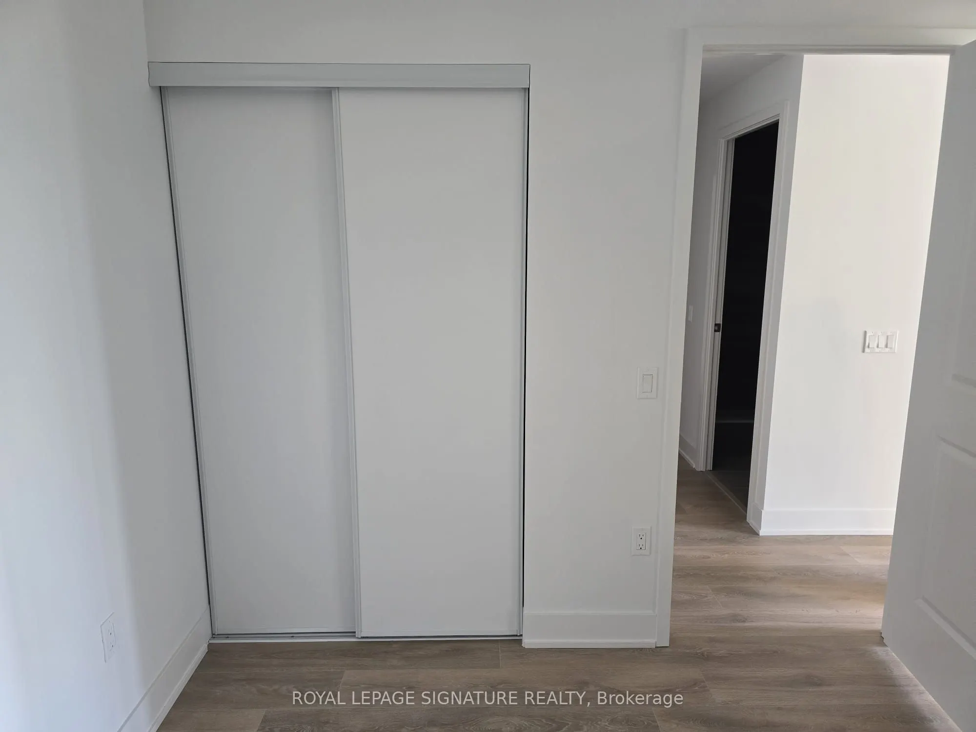 204 Burnhamthorpe Road E, #810