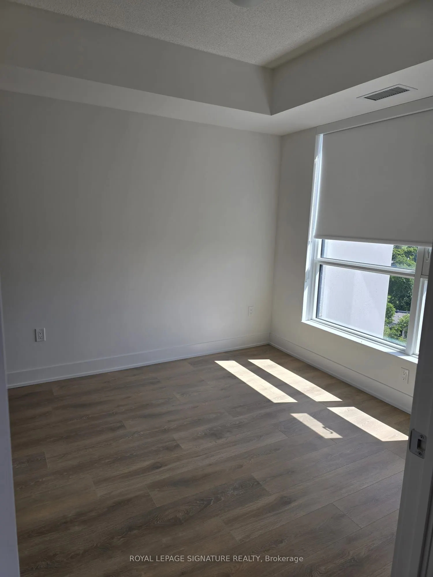 204 Burnhamthorpe Road E, #810