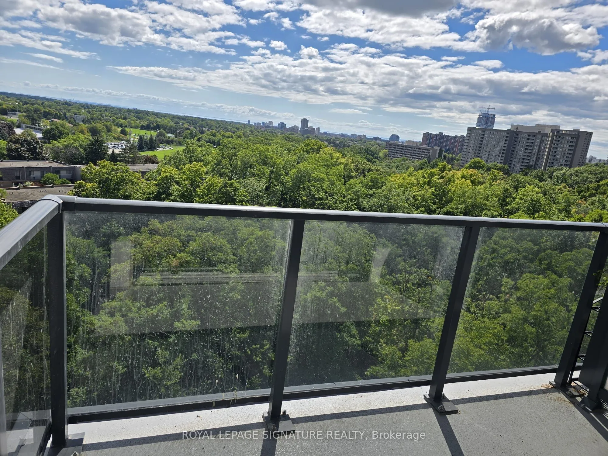 204 Burnhamthorpe Road E, #810
