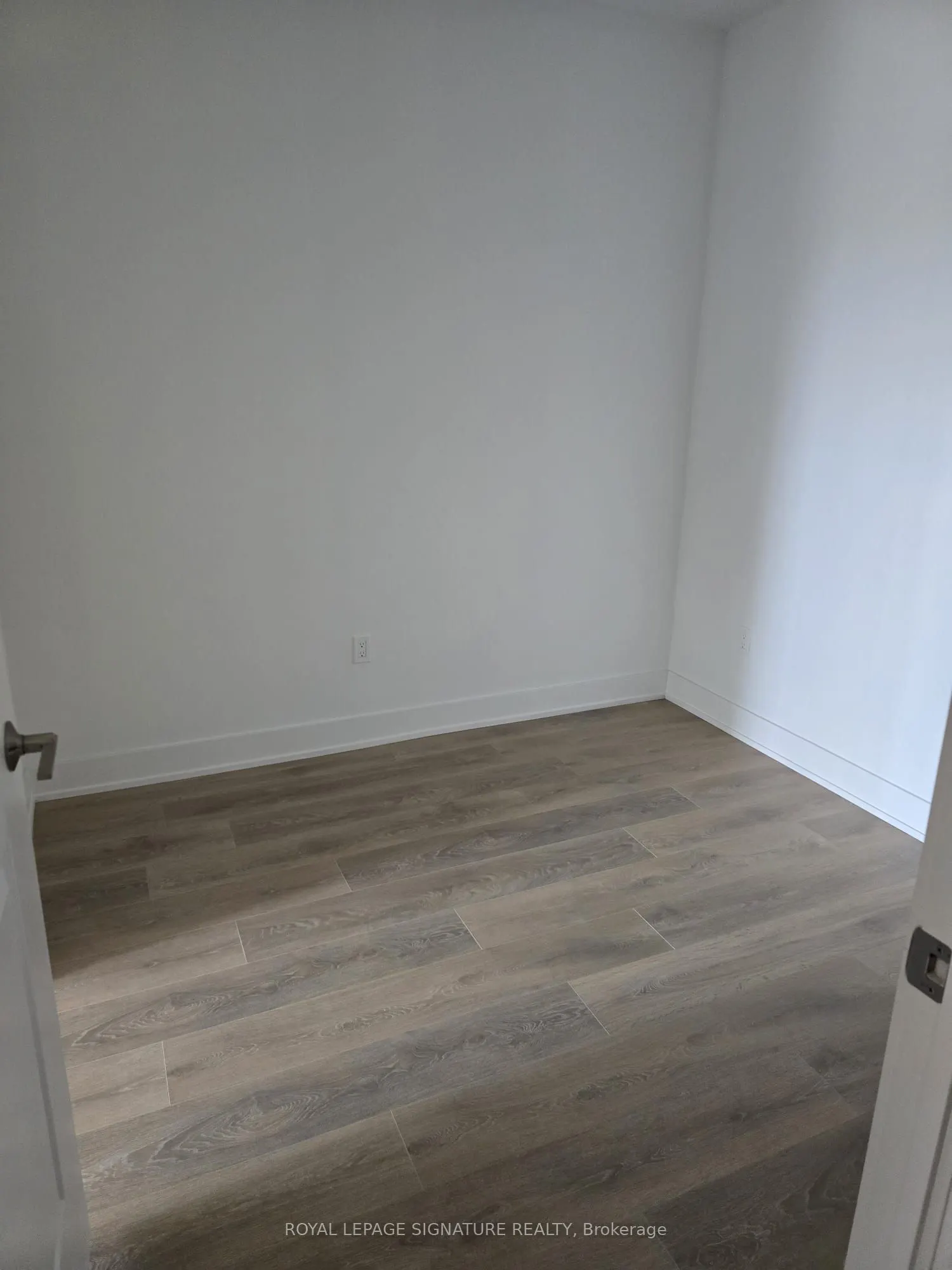 204 Burnhamthorpe Road E, #810
