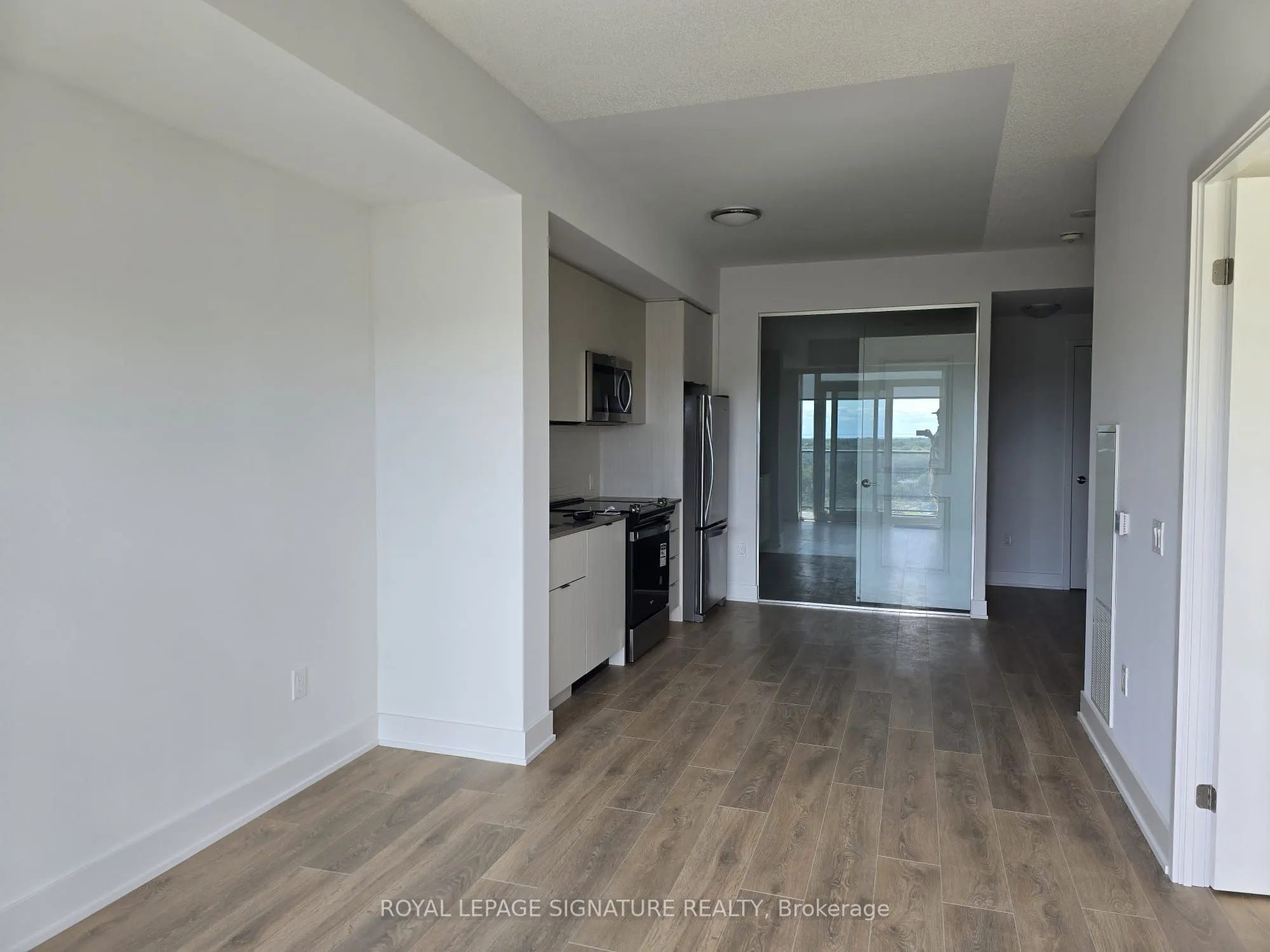 204 Burnhamthorpe Road E, #810