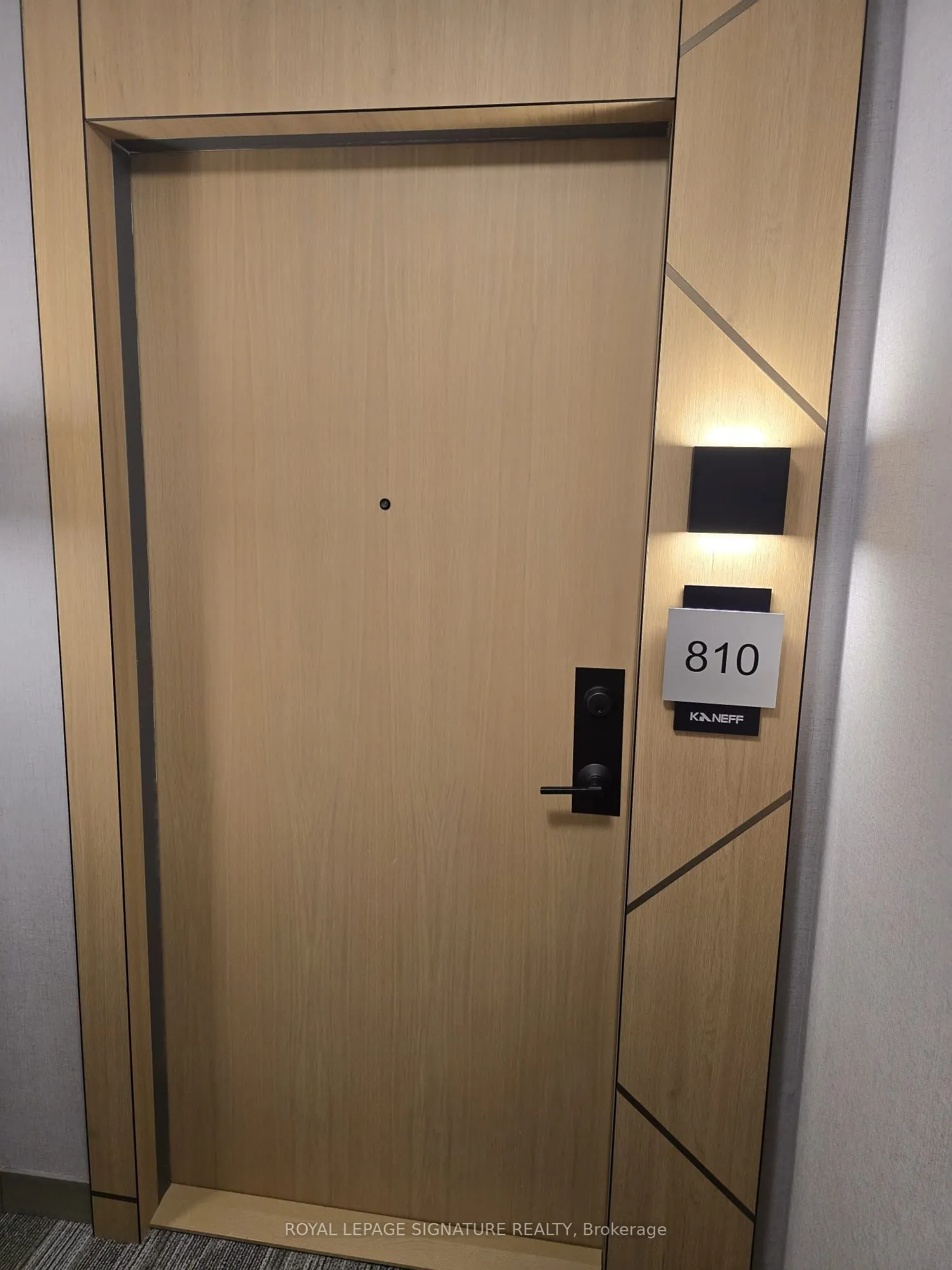 204 Burnhamthorpe Road E, #810