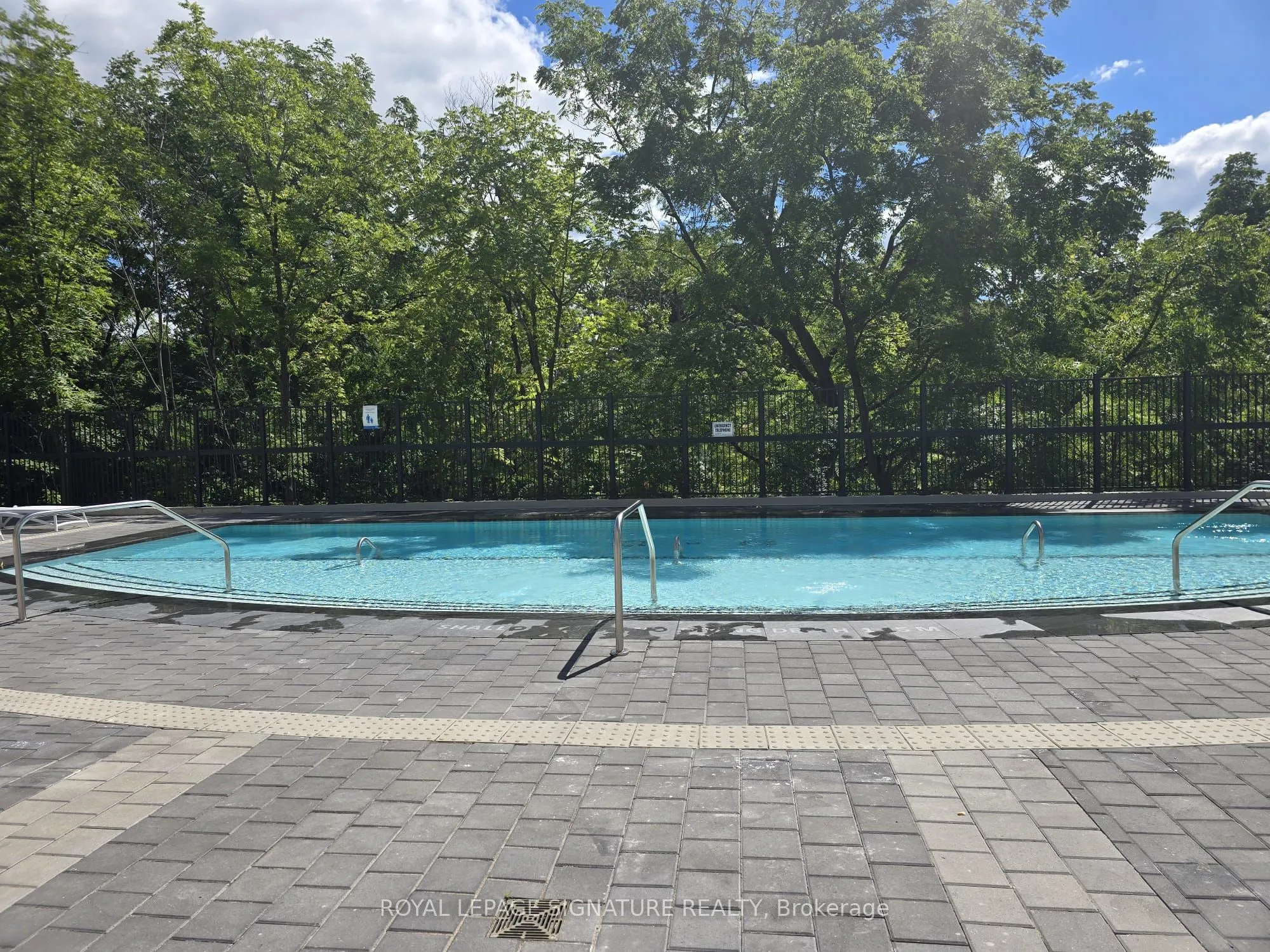 204 Burnhamthorpe Road E, #810