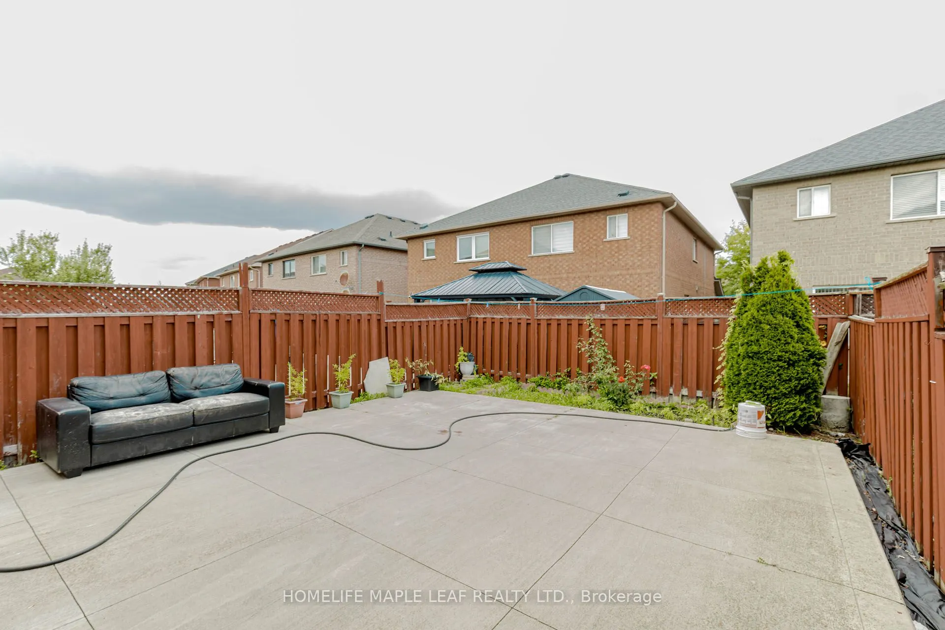 35 Ridgefield Court