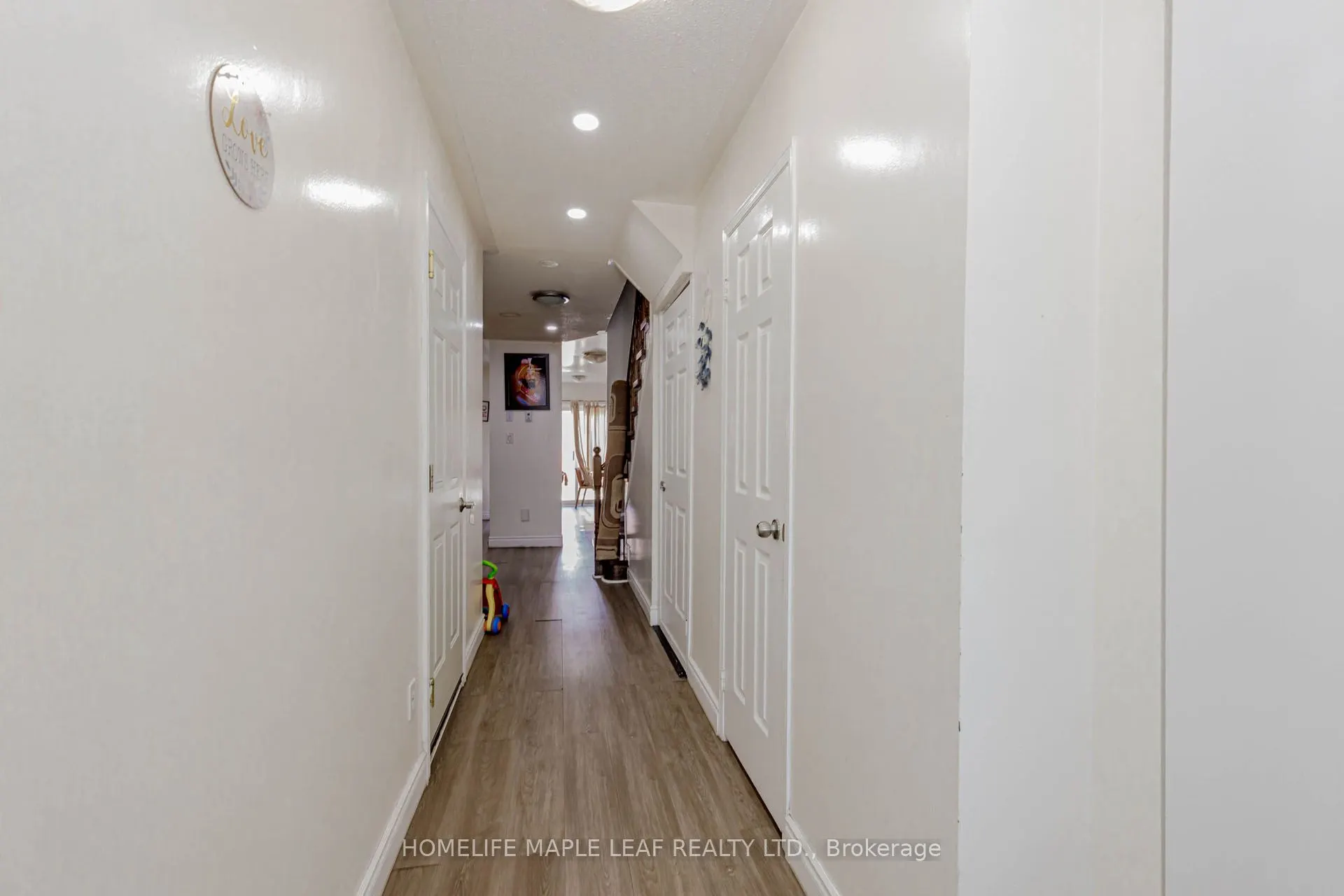 35 Ridgefield Court