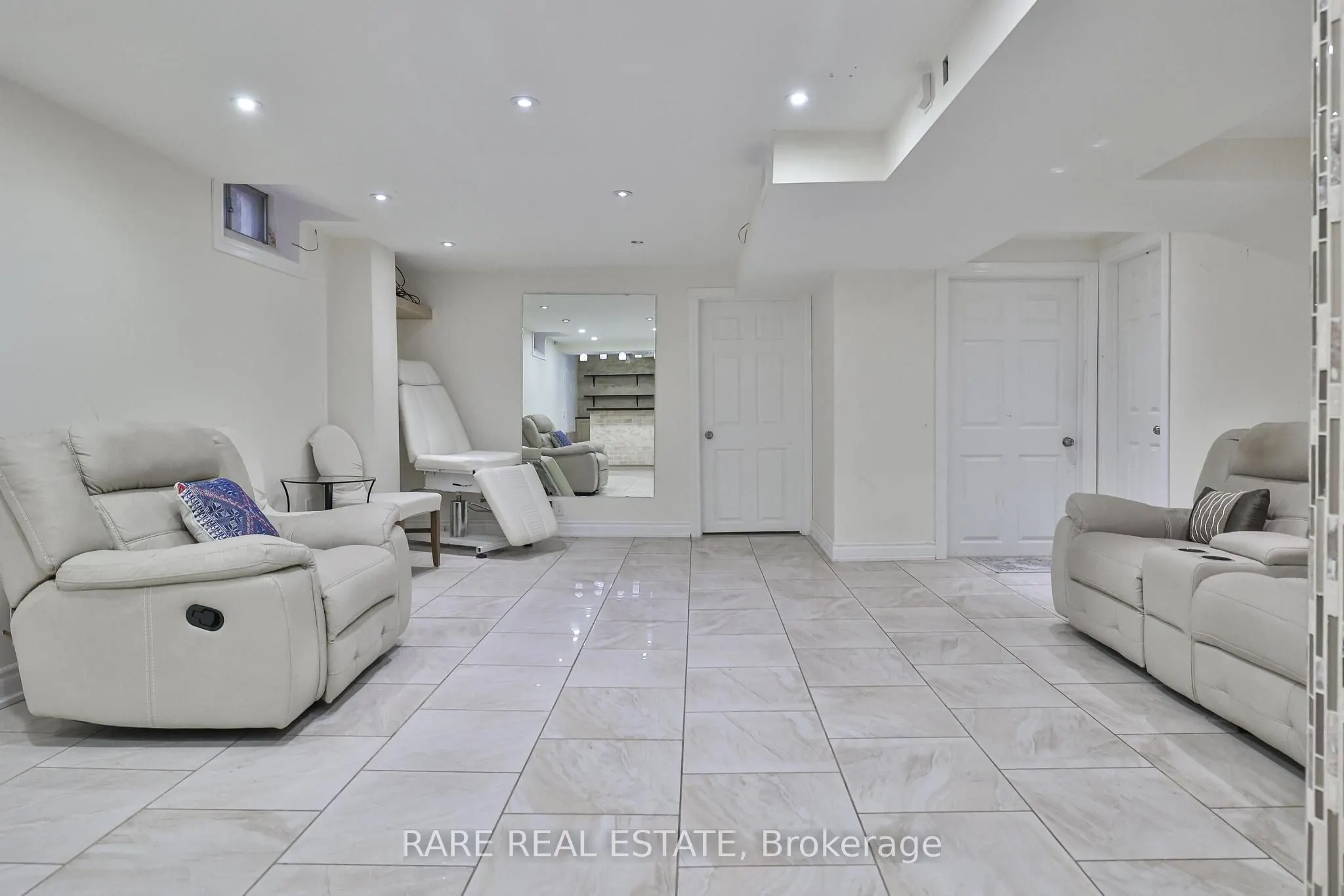 3576 Cherrington Crescent