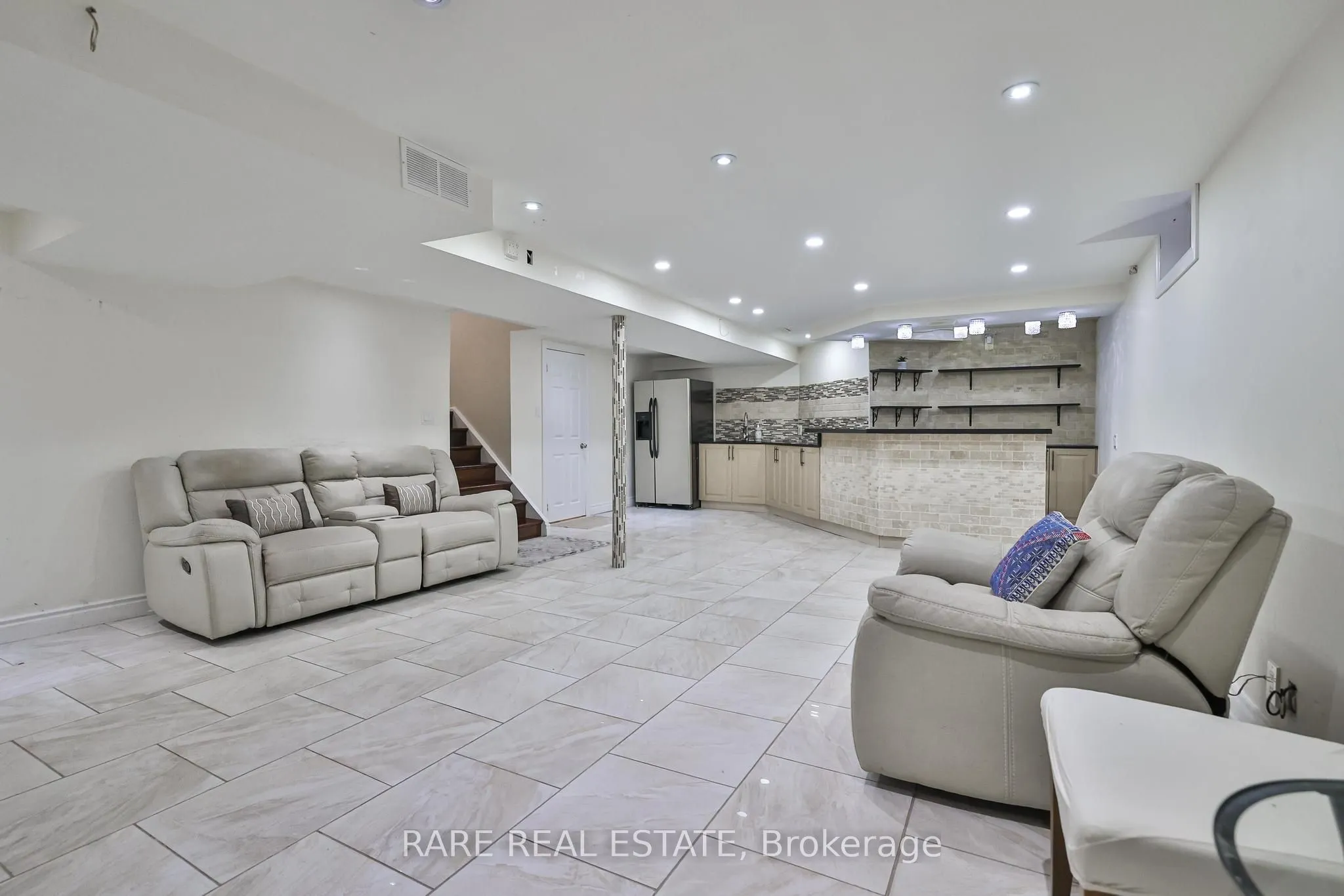 3576 Cherrington Crescent