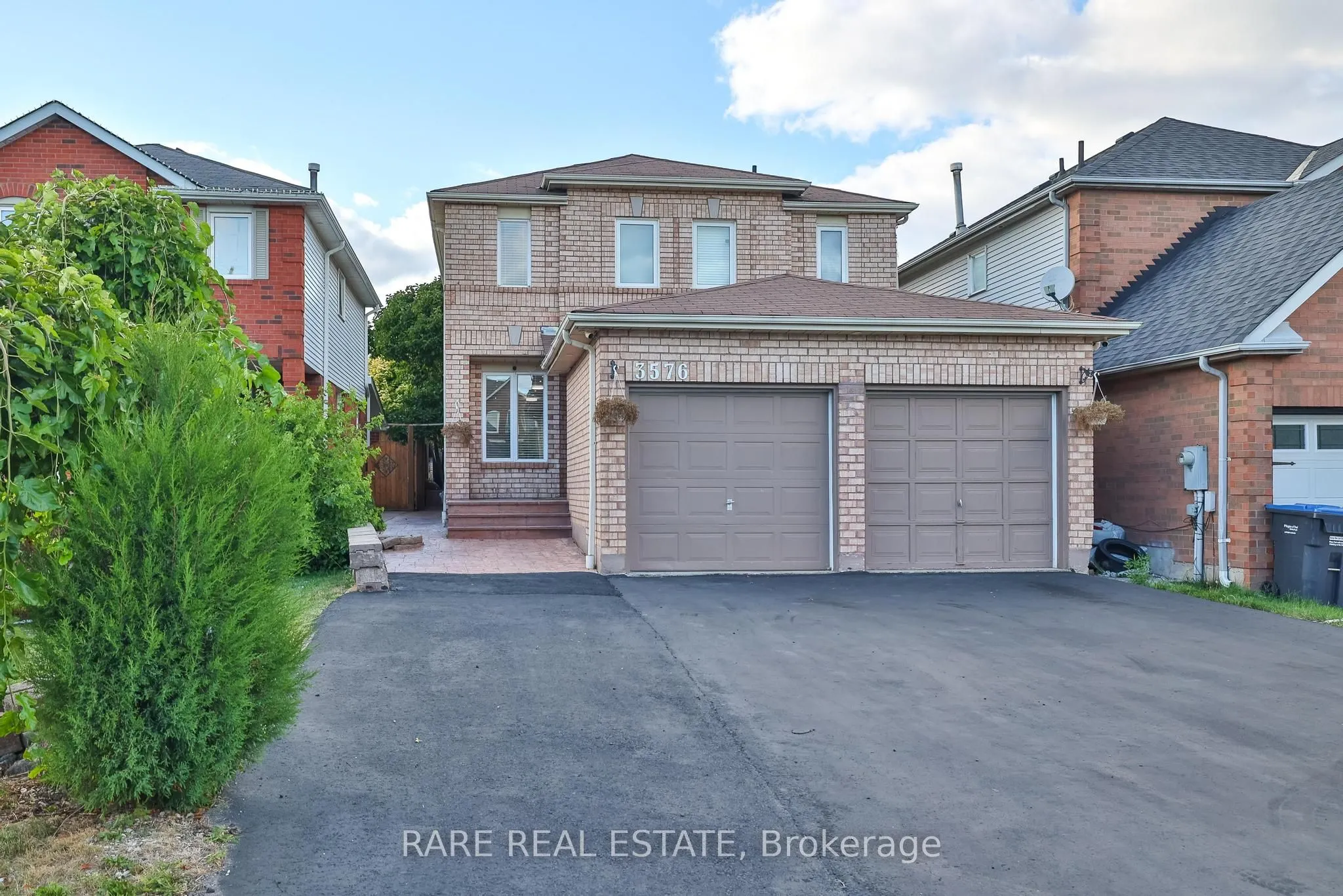 3576 Cherrington Crescent