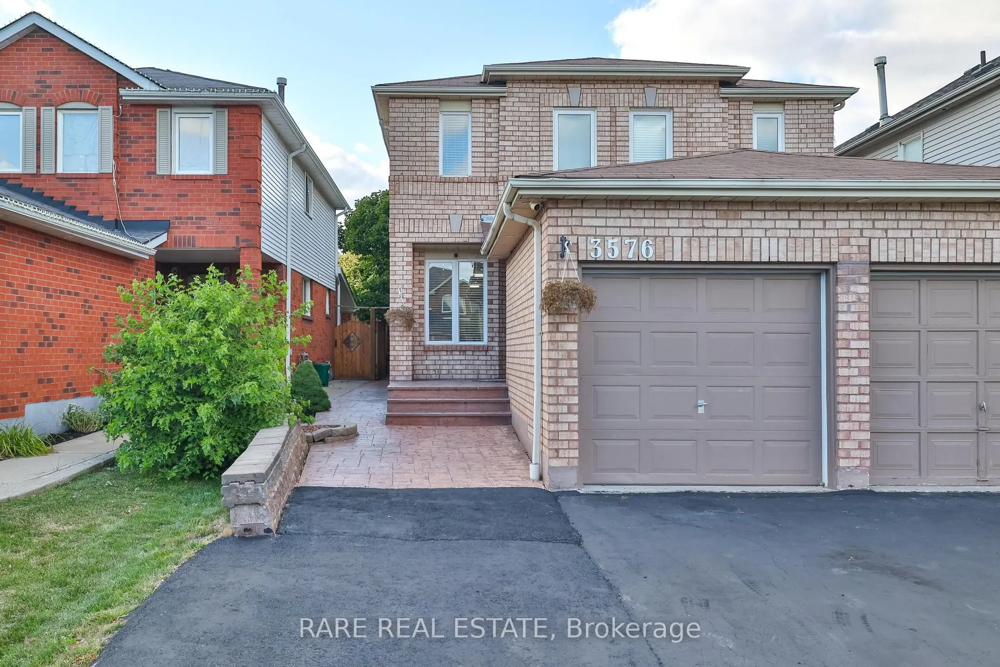 3576 Cherrington Crescent