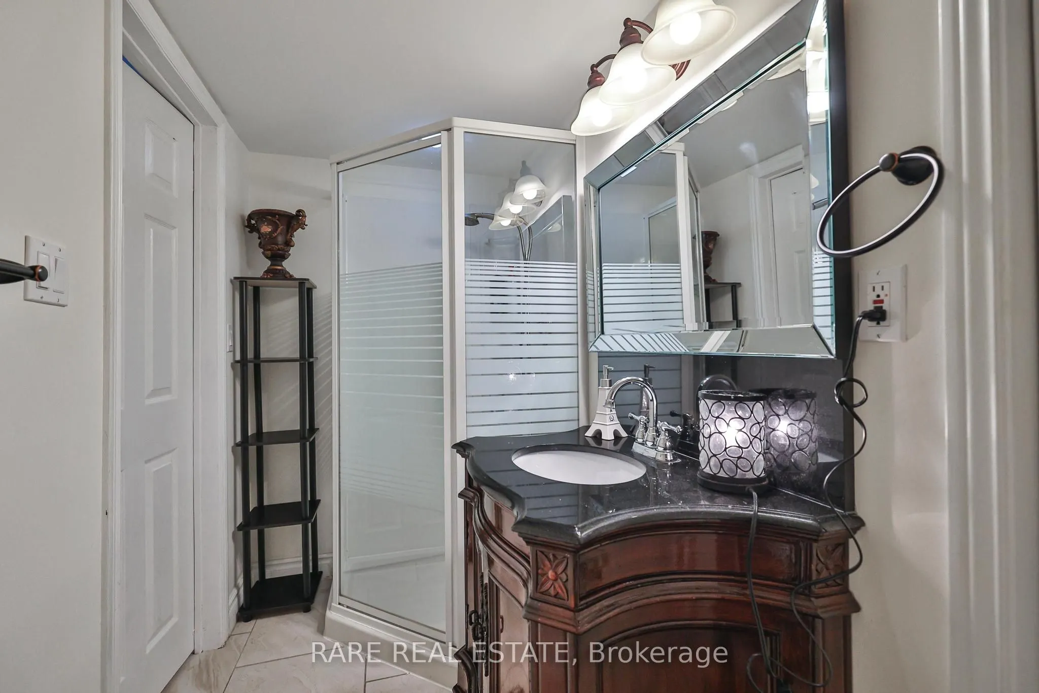 3576 Cherrington Crescent