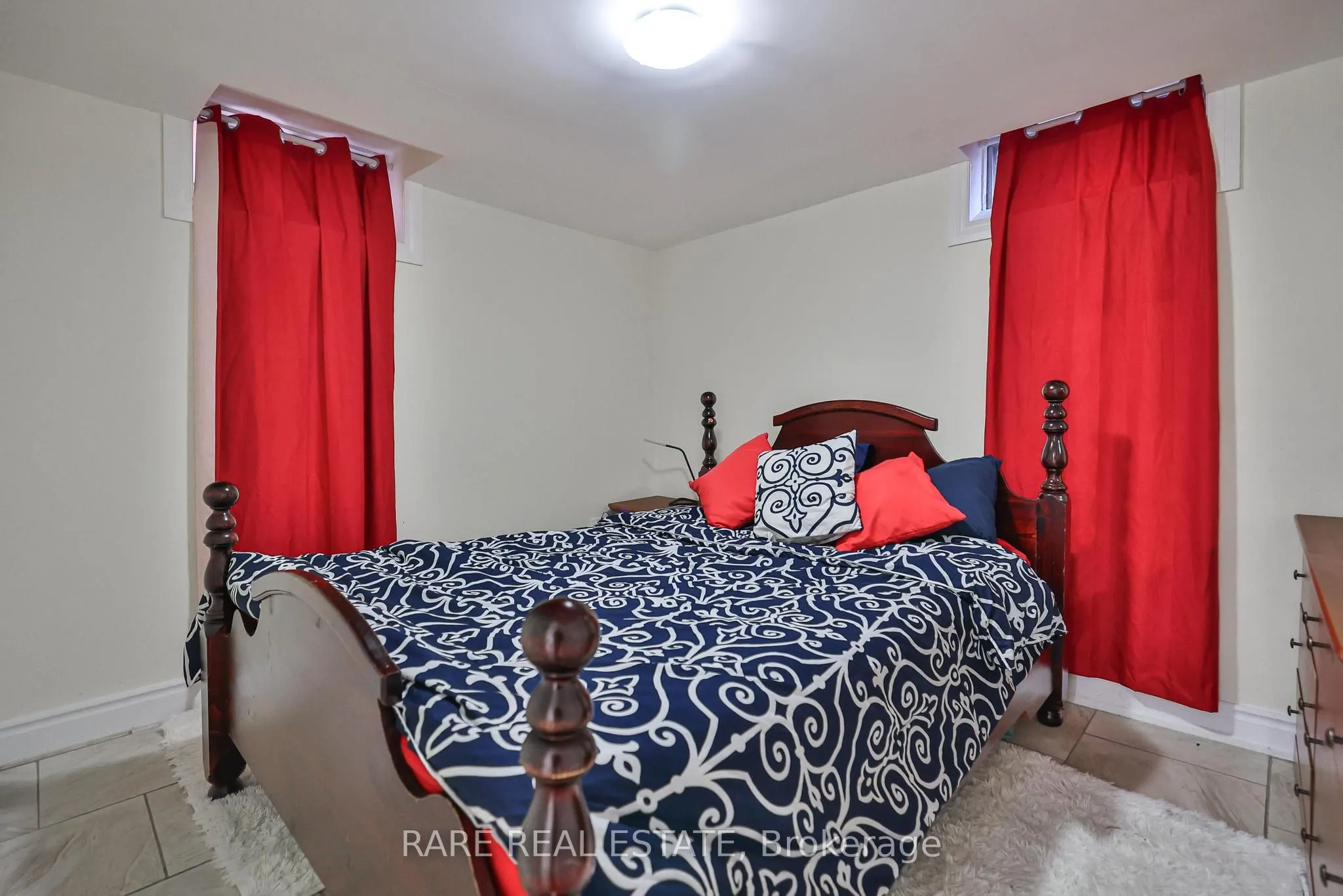 3576 Cherrington Crescent