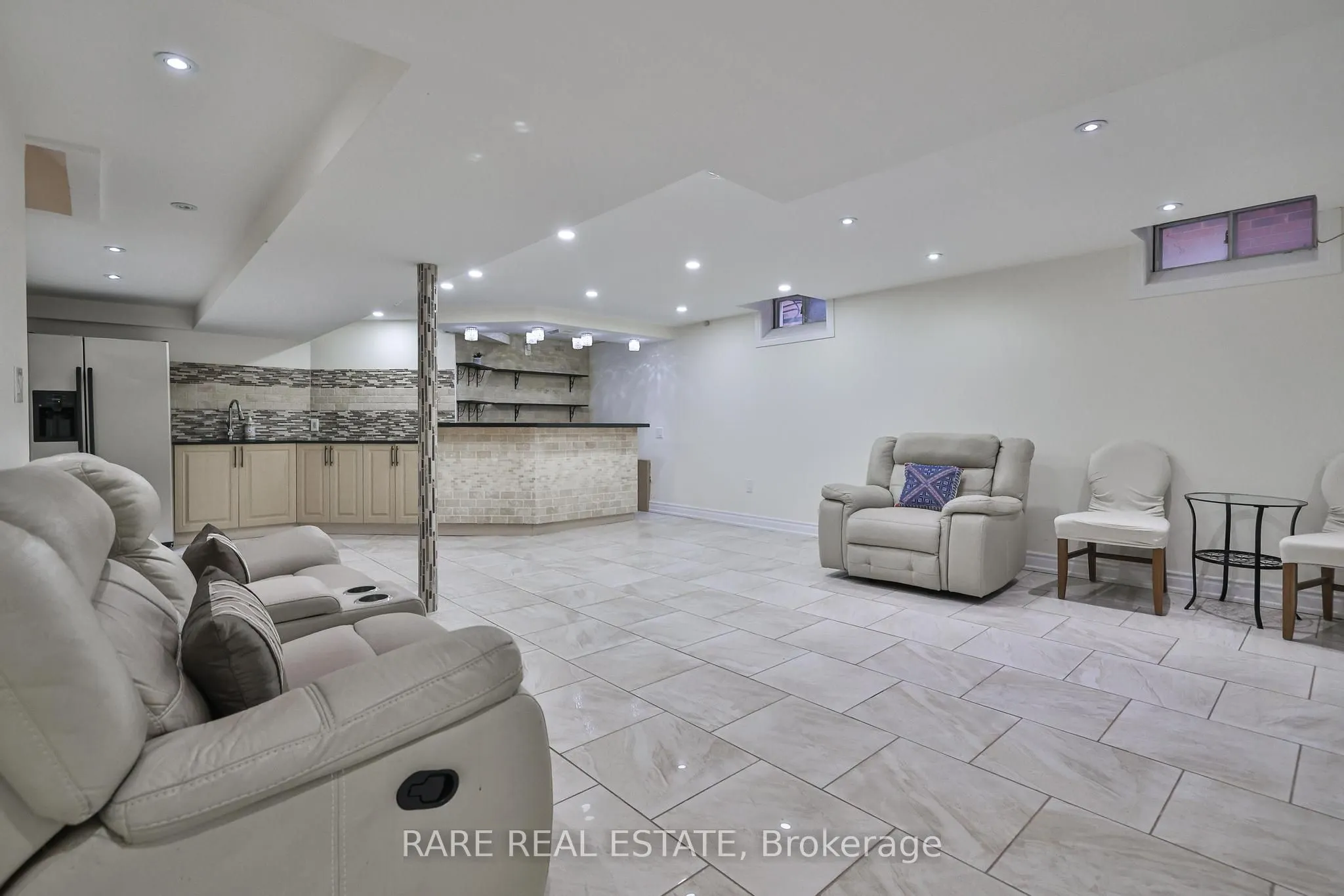 3576 Cherrington Crescent