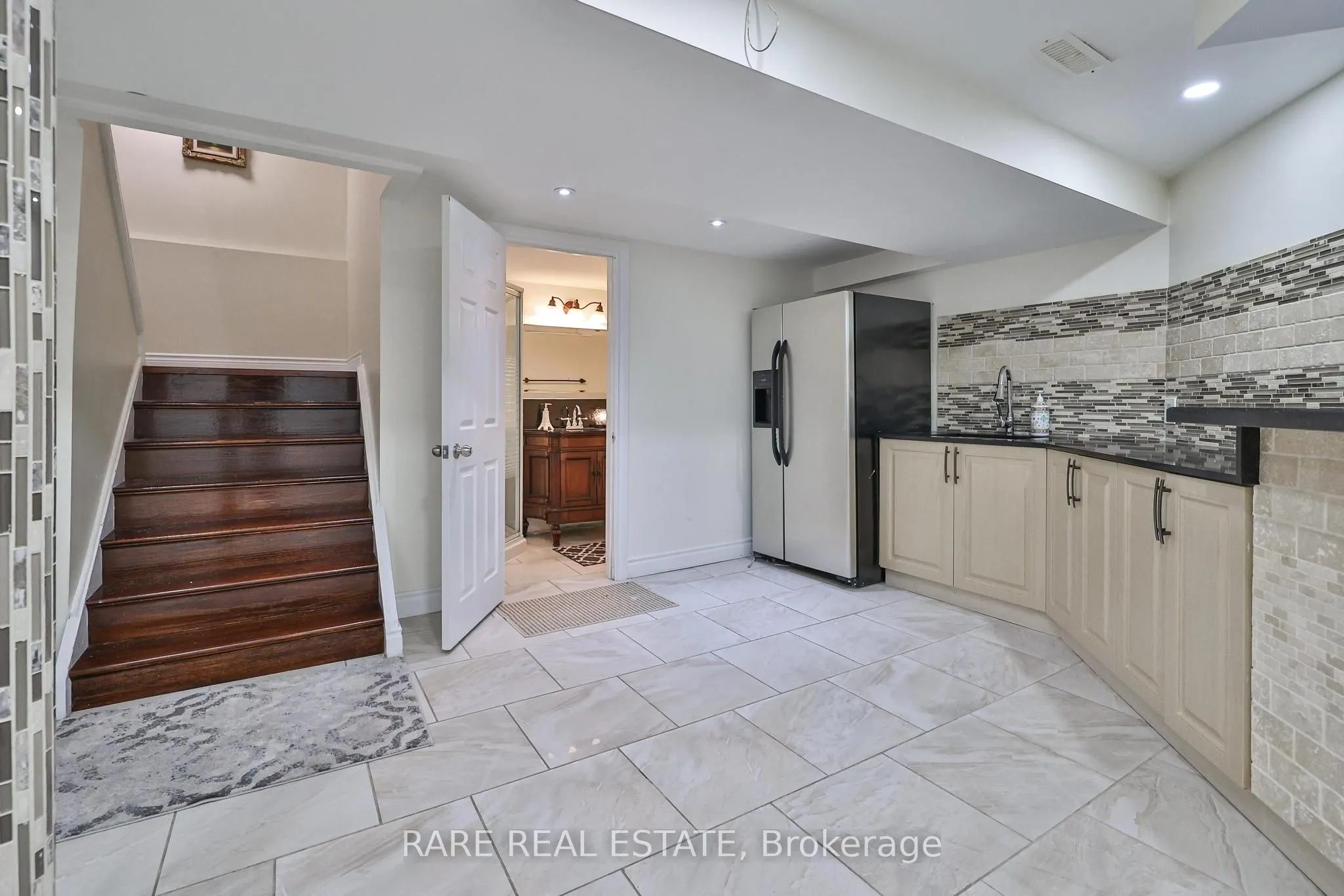 3576 Cherrington Crescent
