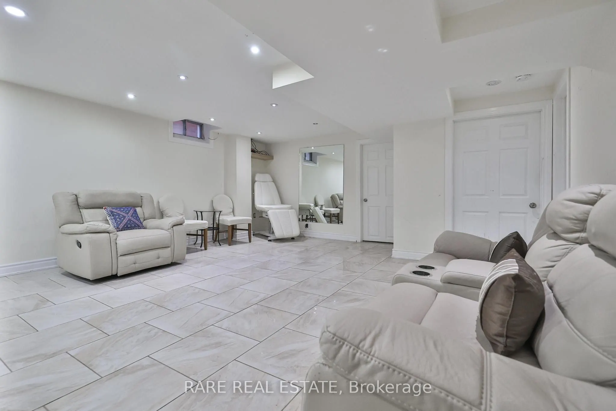 3576 Cherrington Crescent