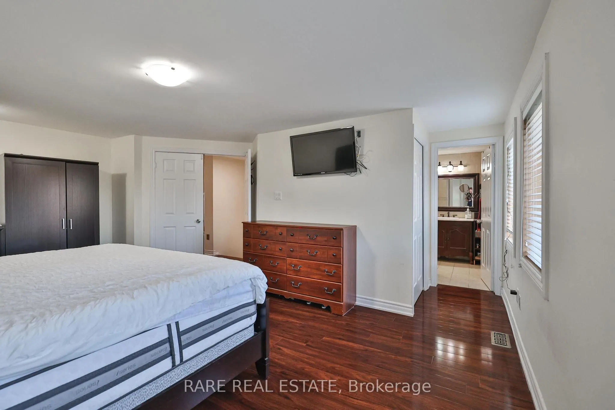 3576 Cherrington Crescent
