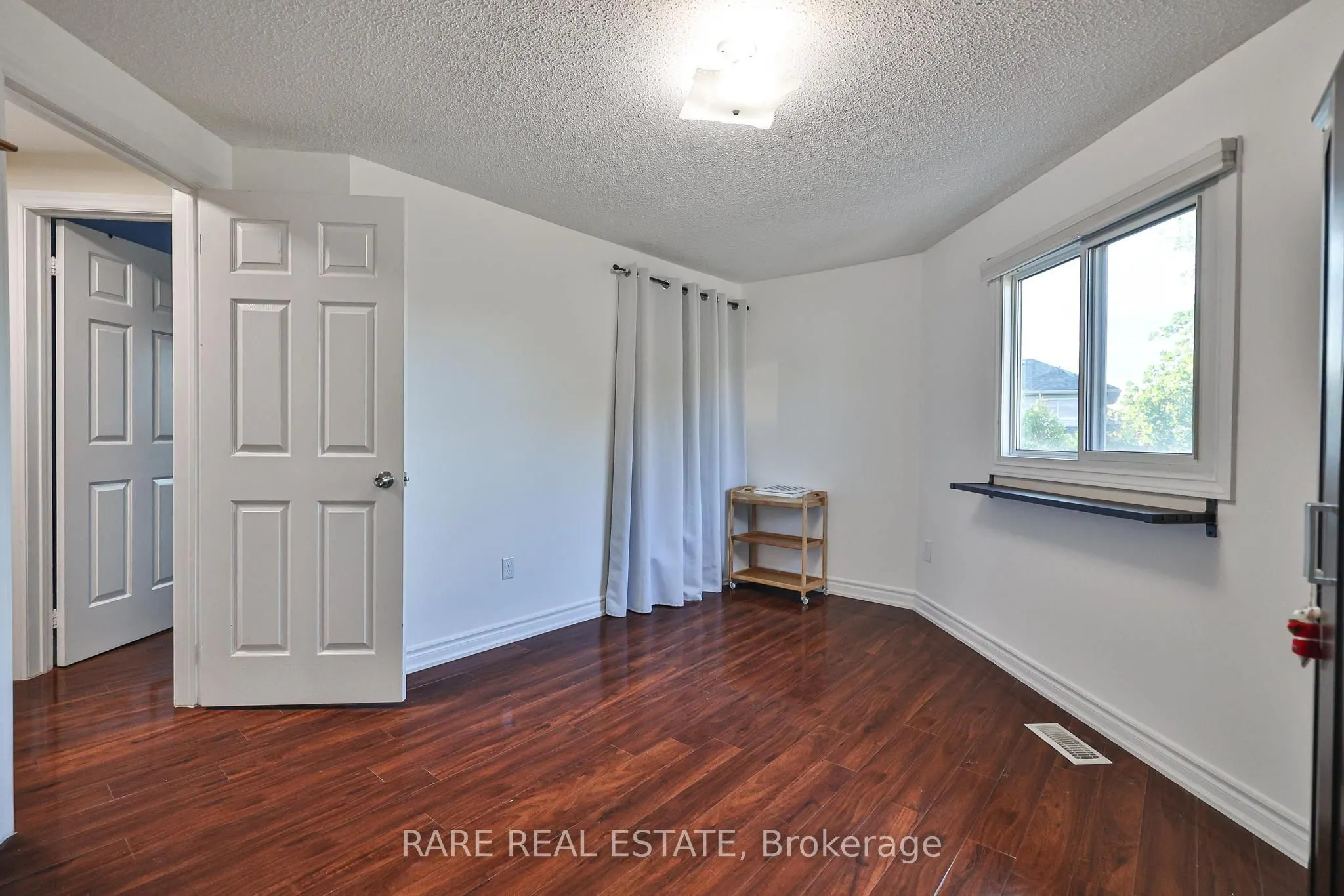 3576 Cherrington Crescent