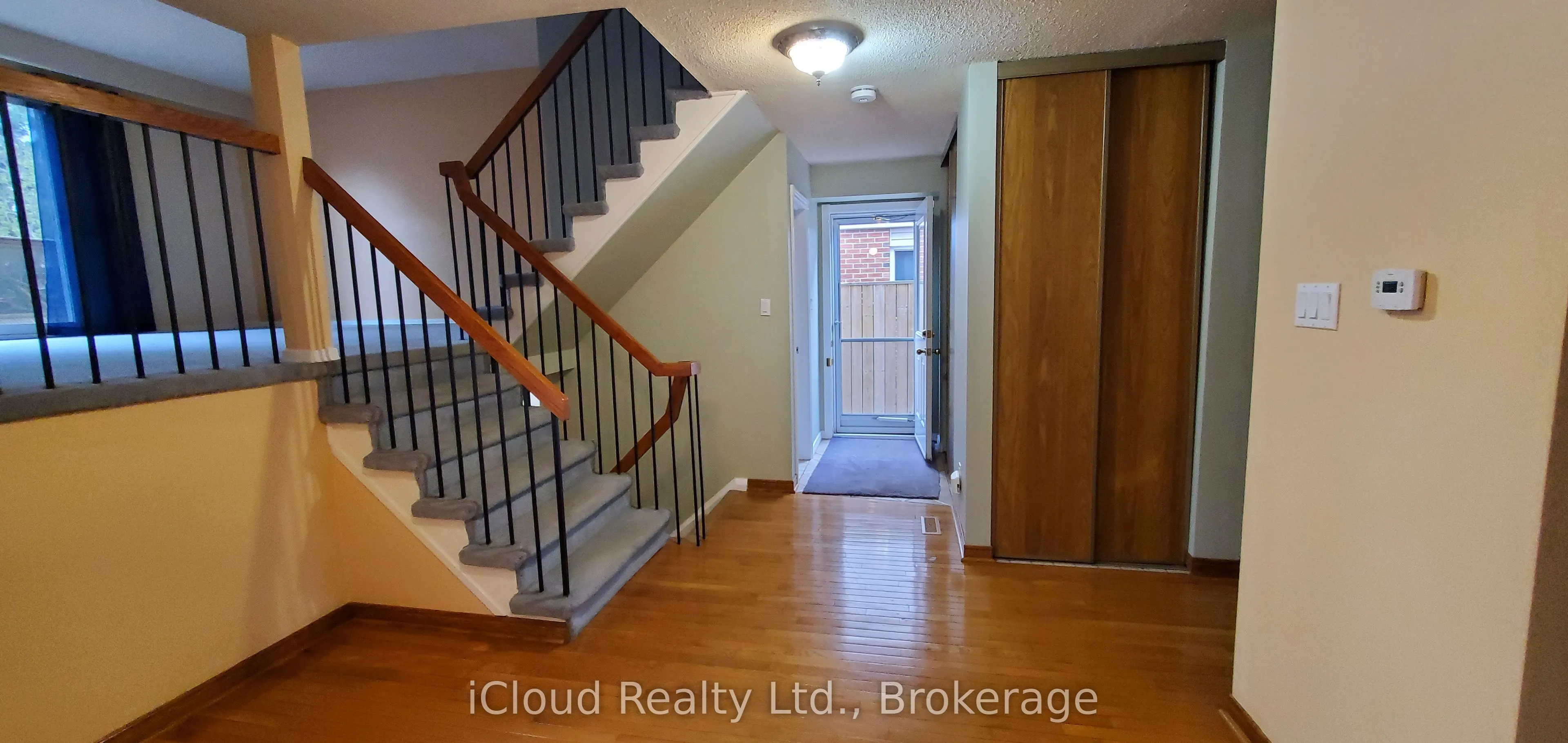 12 Simmons Boulevard
