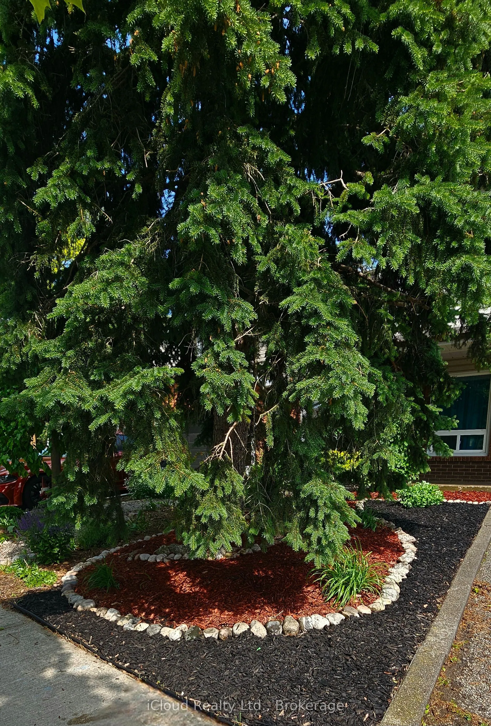 12 Simmons Boulevard