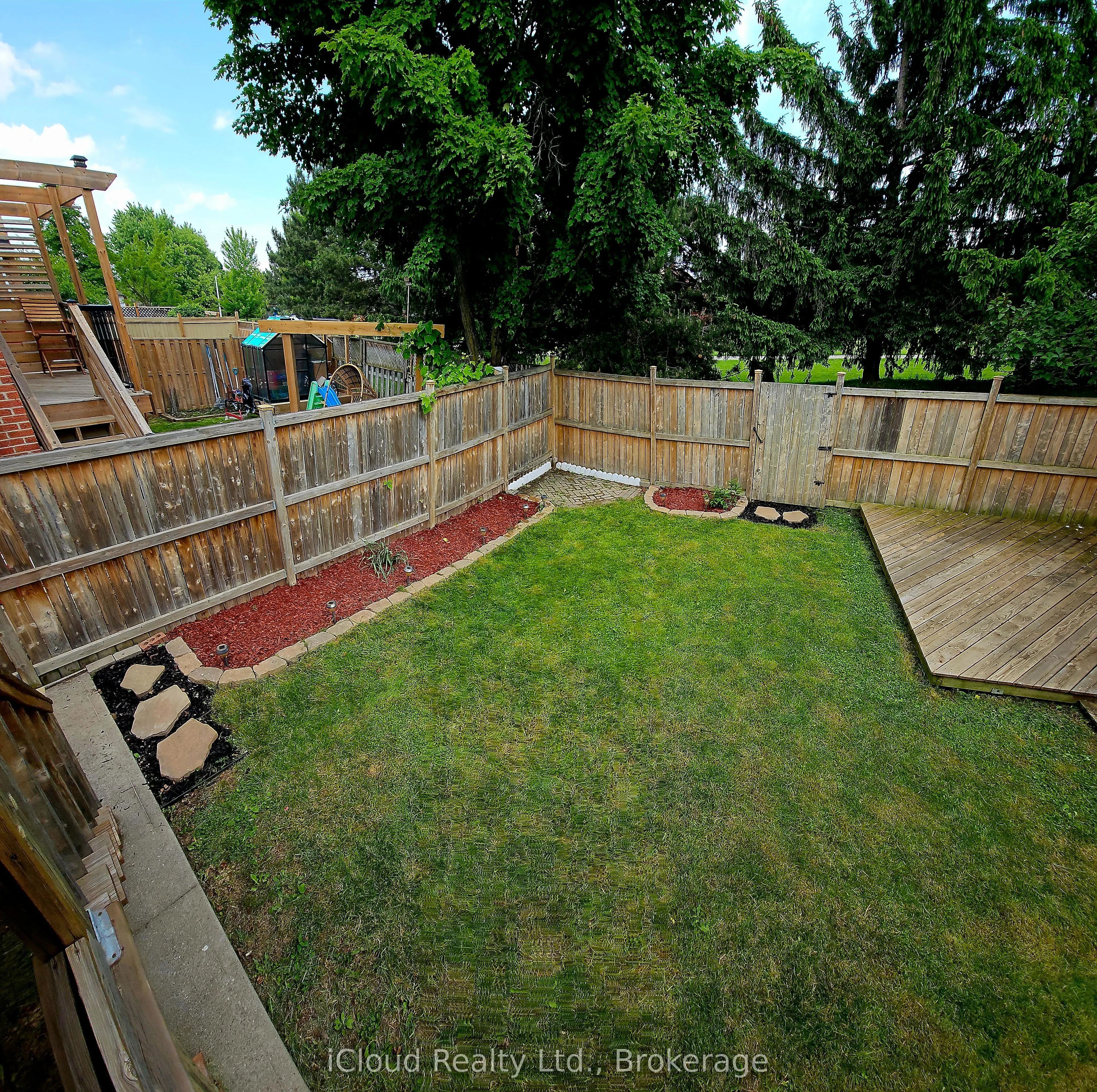 12 Simmons Boulevard