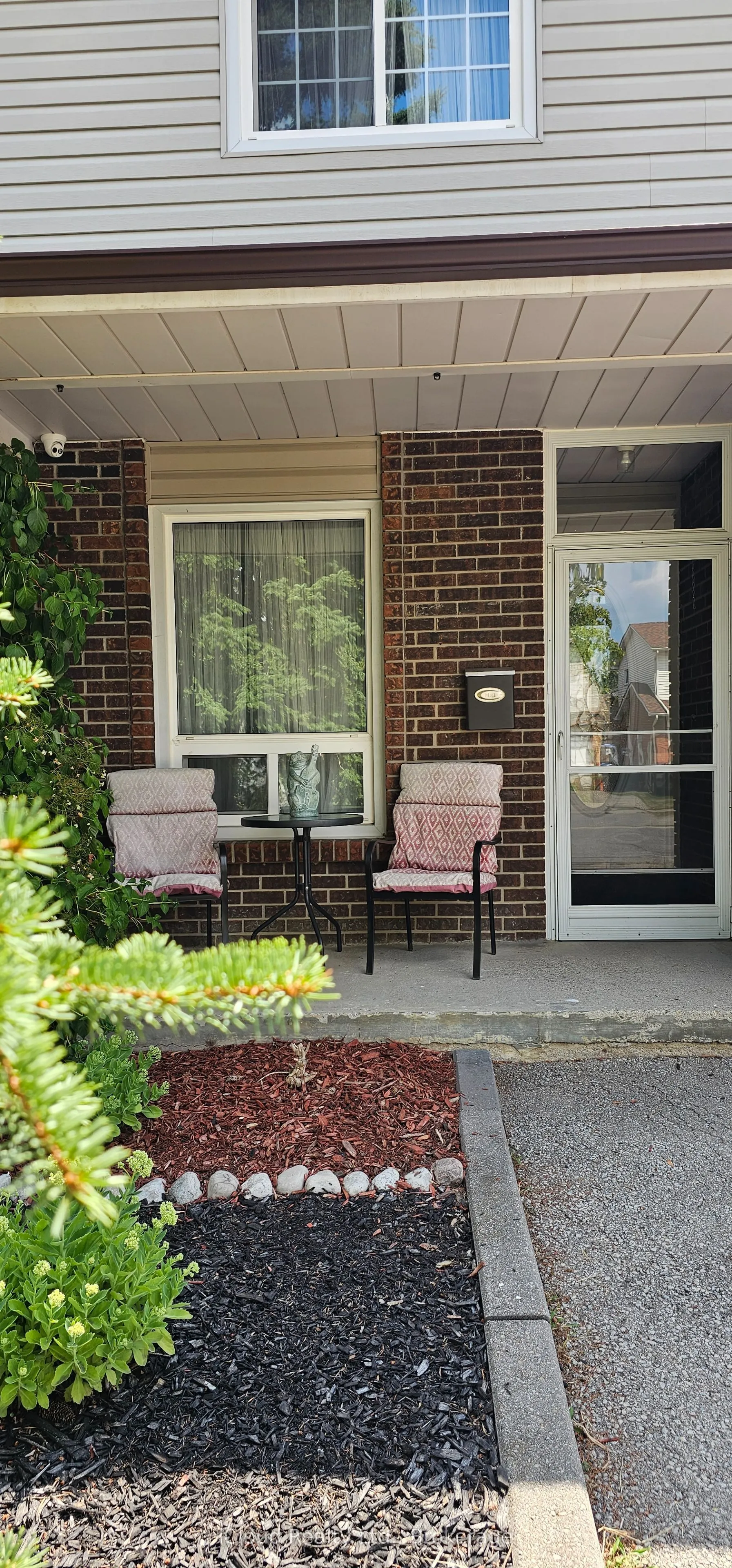 12 Simmons Boulevard