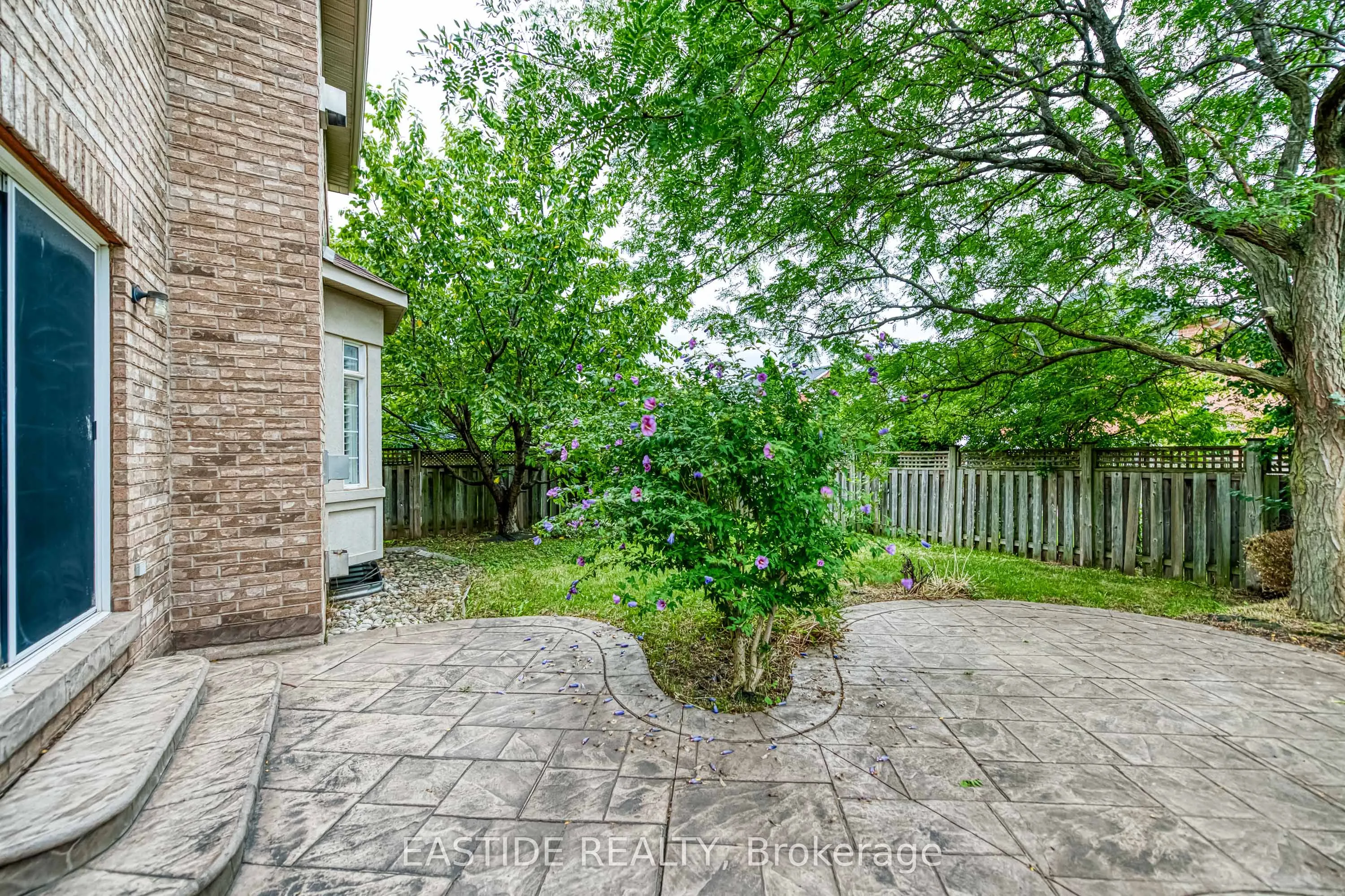 2422 Hertfordshire Way
