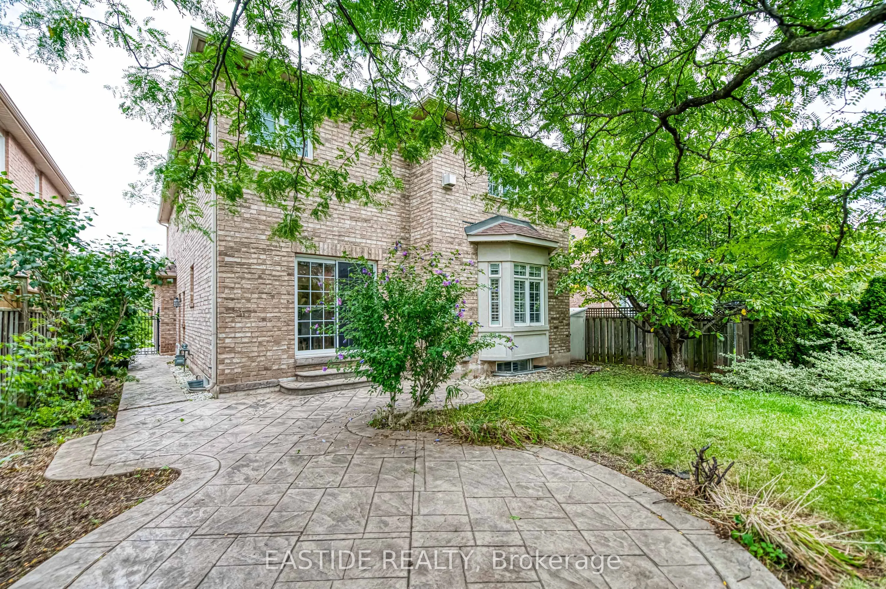 2422 Hertfordshire Way