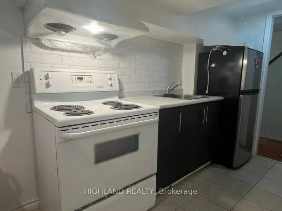 1566 Cuthbert Avenue, #Lower