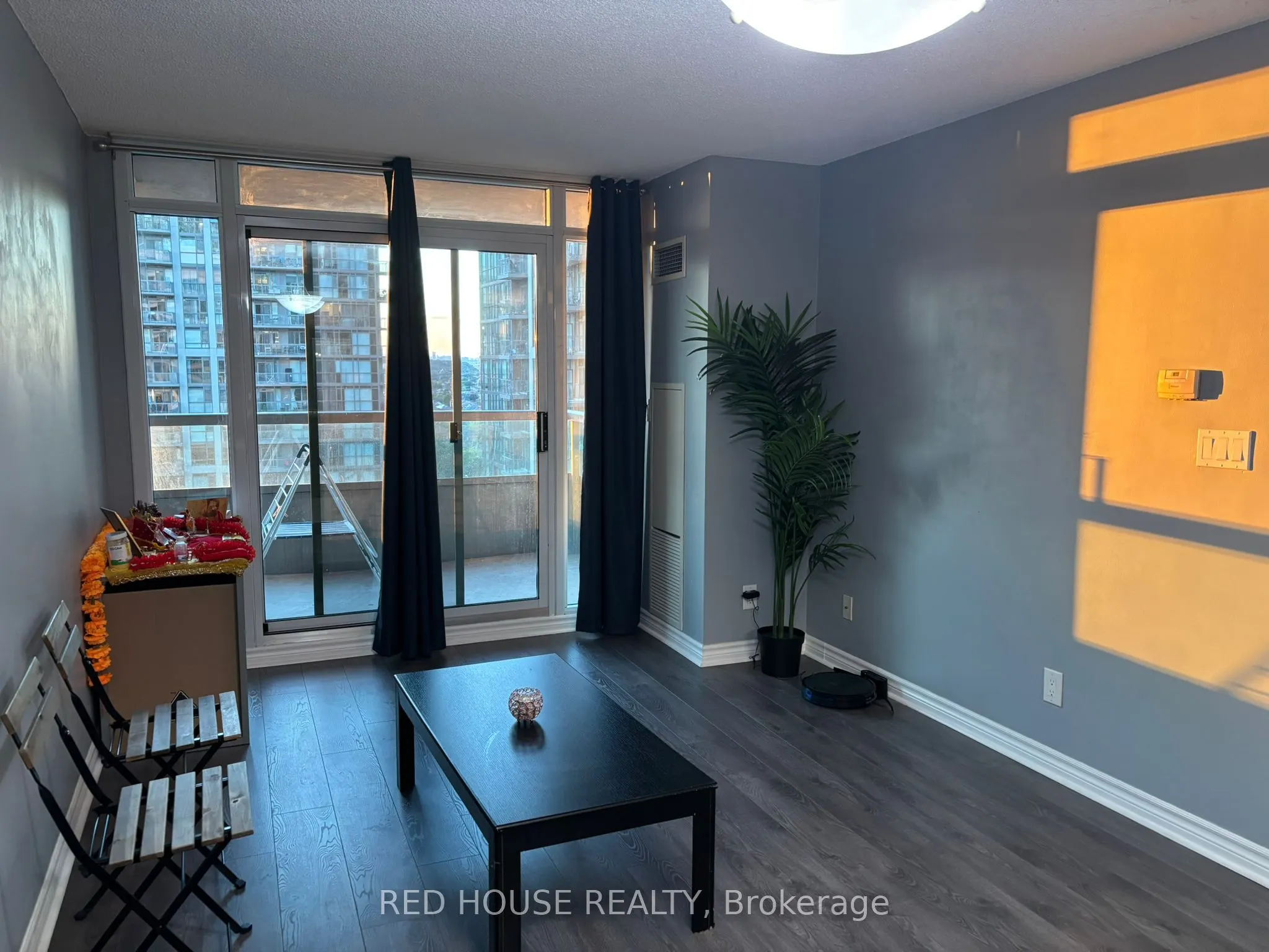 335 Rathburn Road W, #2003