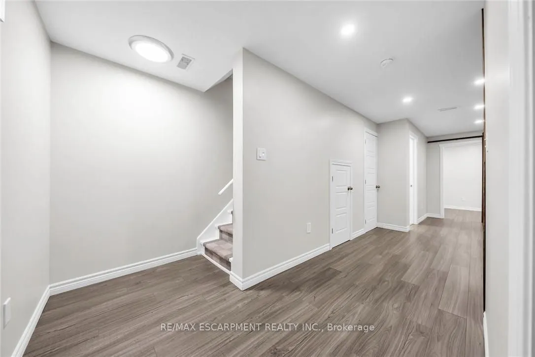 70 Plains Road W, #25