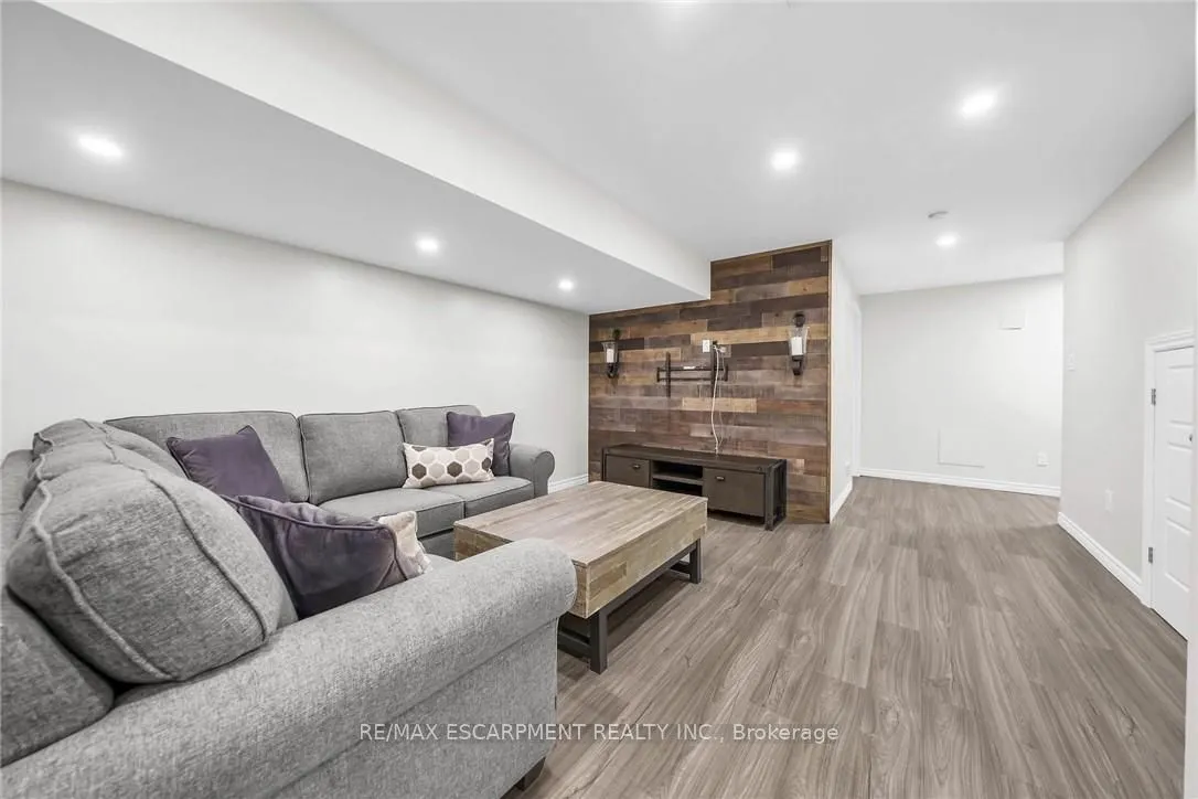 70 Plains Road W, #25