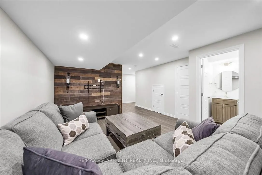 70 Plains Road W, #25