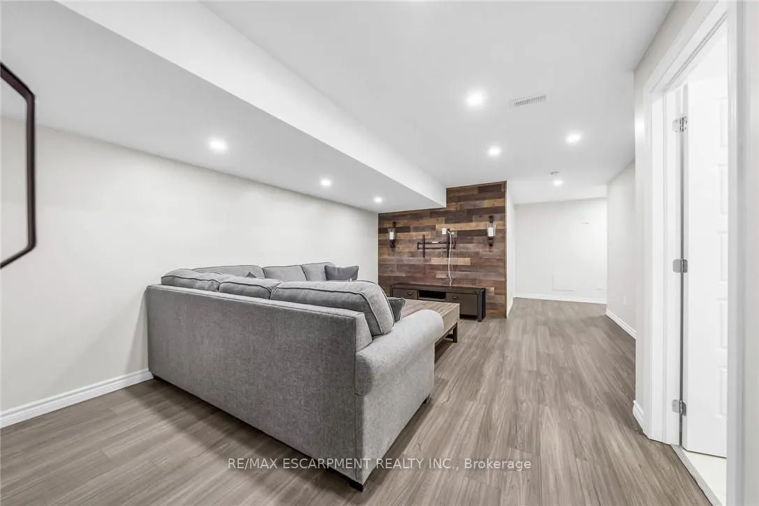70 Plains Road W, #25