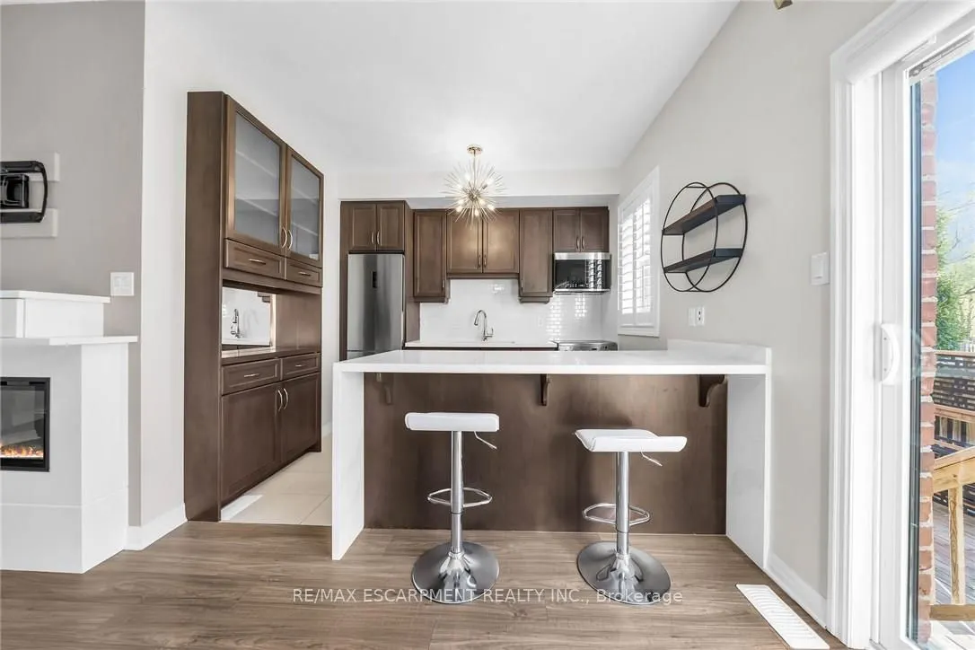 70 Plains Road W, #25