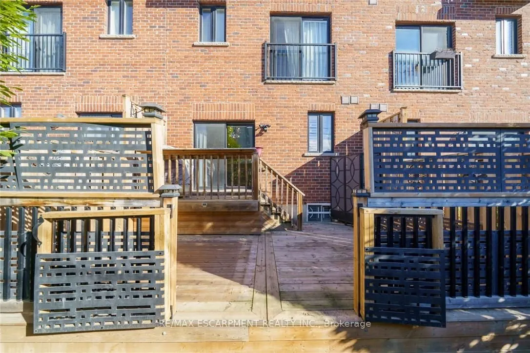 70 Plains Road W, #25