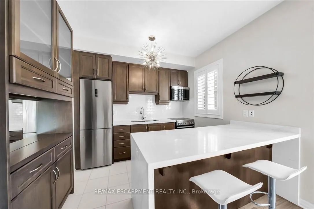 70 Plains Road W, #25