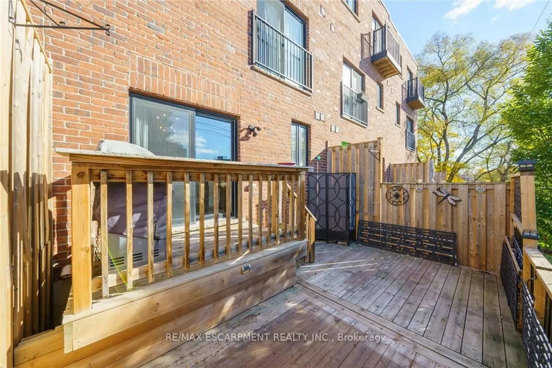 70 Plains Road W, #25