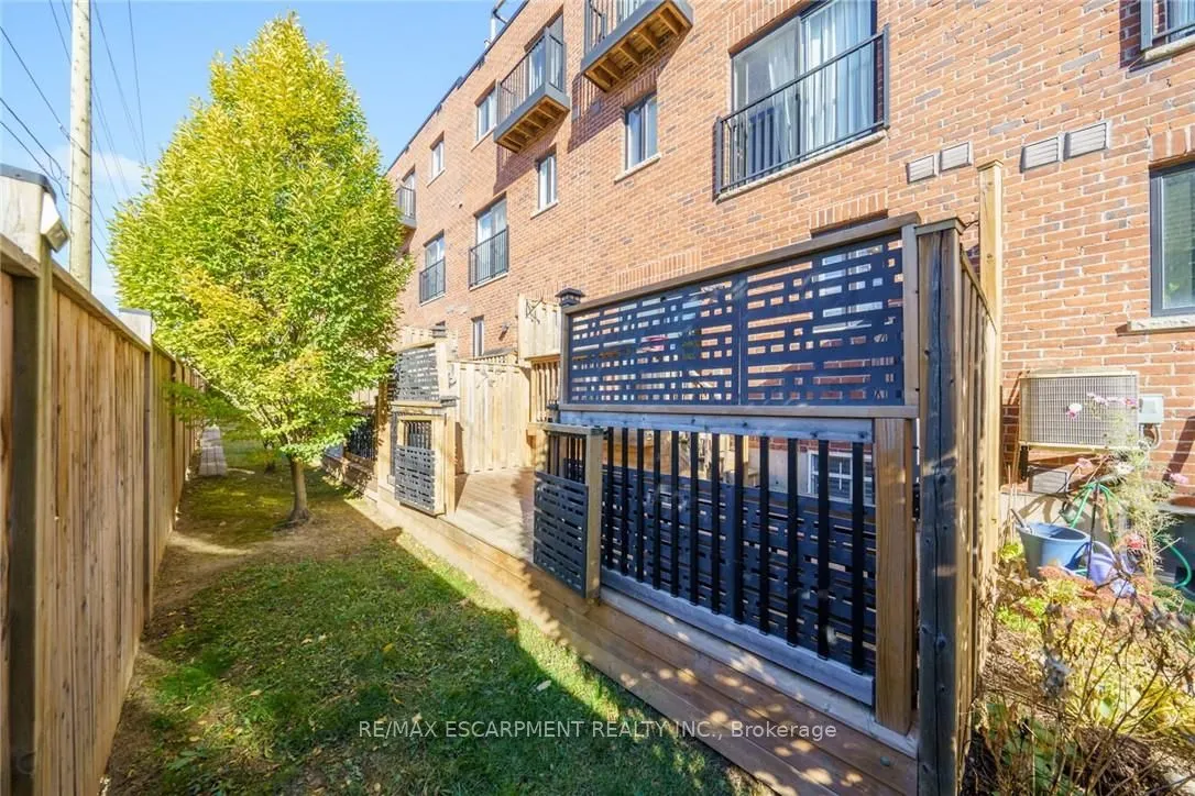 70 Plains Road W, #25