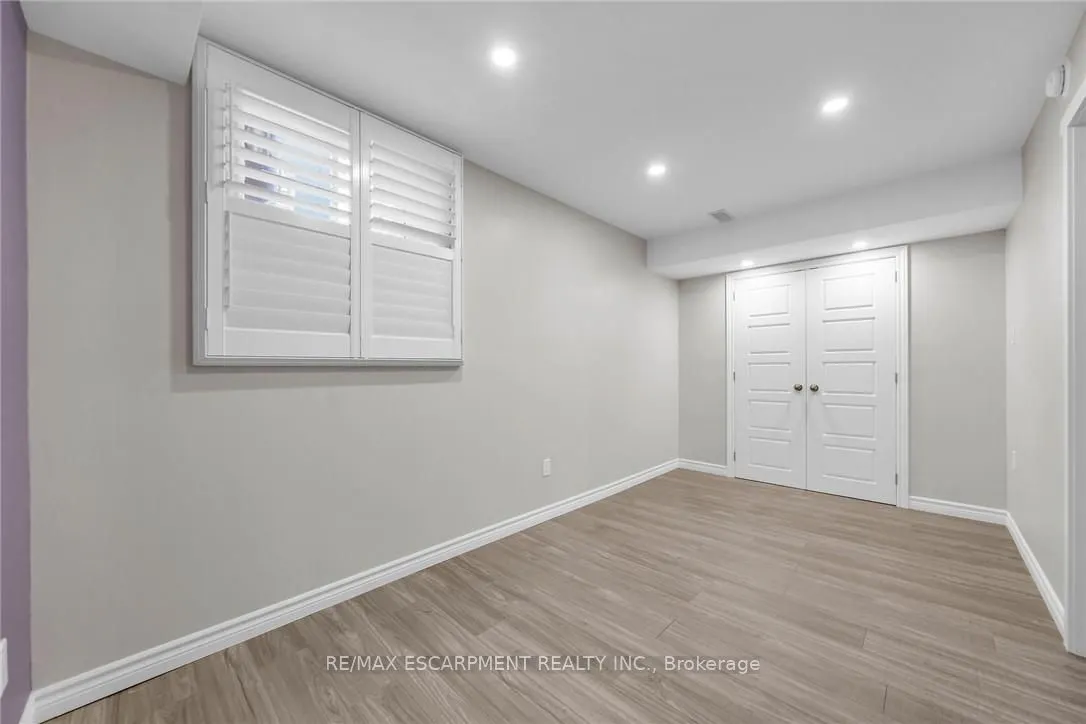70 Plains Road W, #25